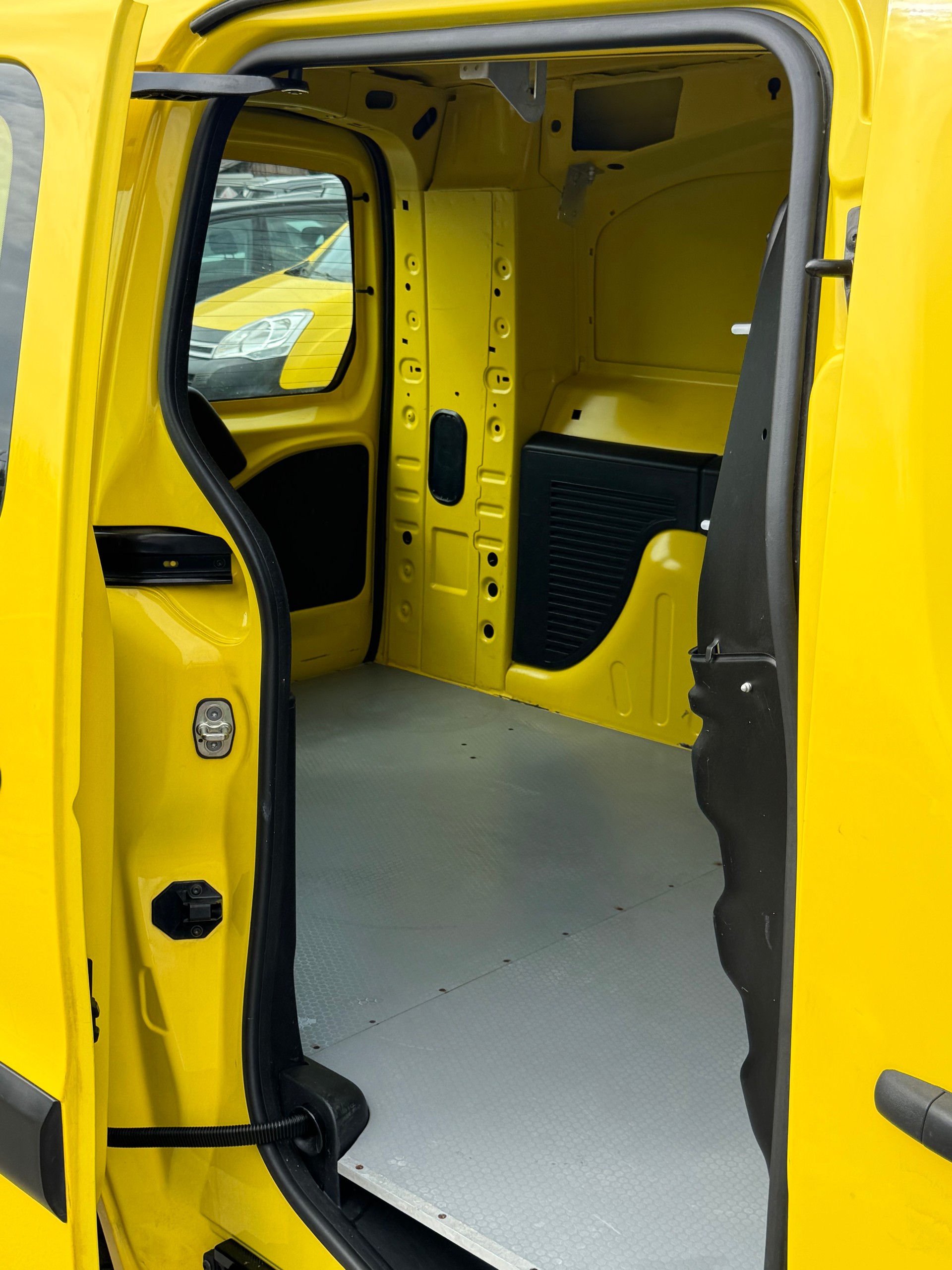 CITROEN Berlingo 1.6 BlueHDi 100 S&S Komfort ETG6-image-14
