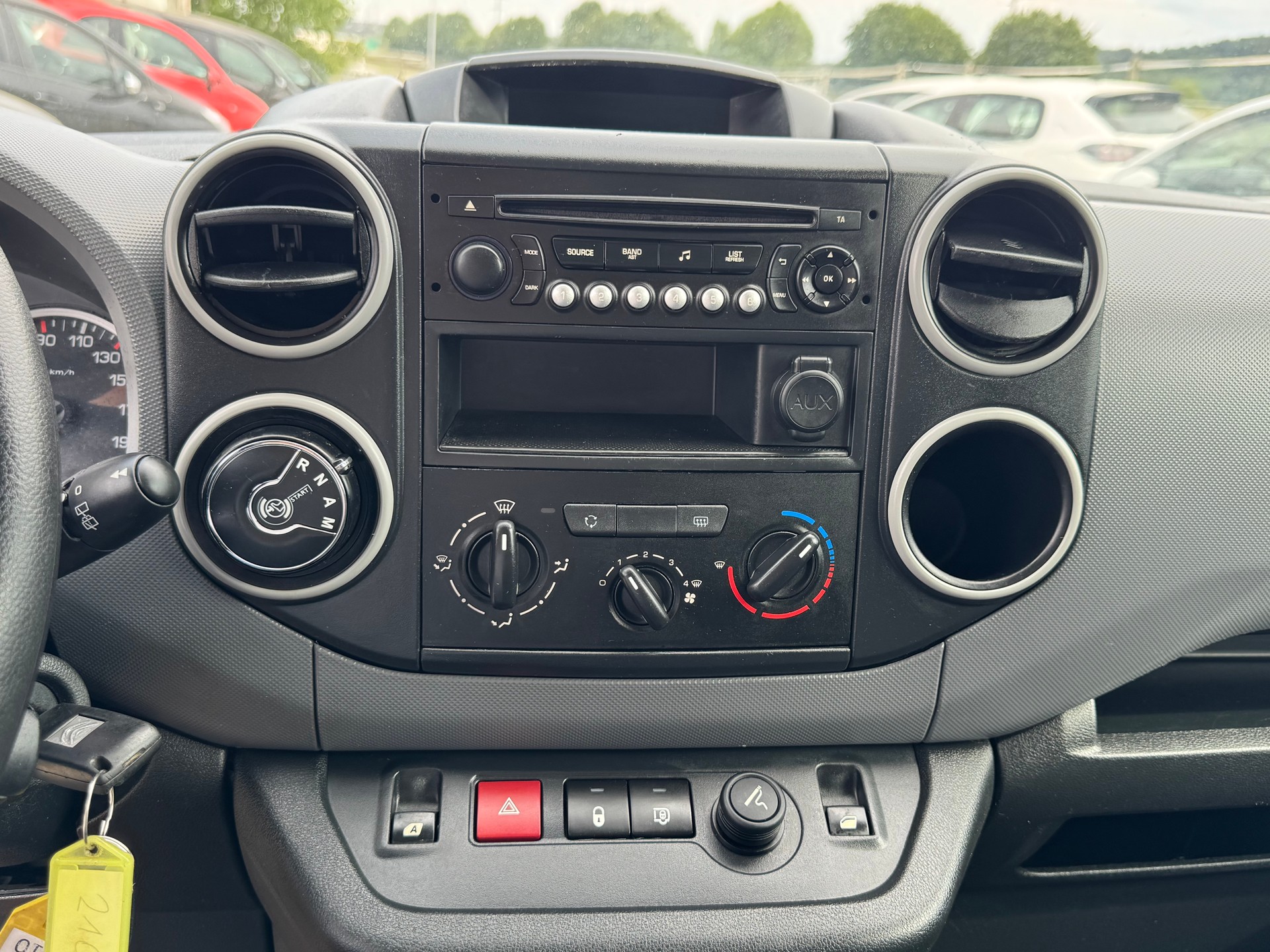 CITROEN Berlingo 1.6 BlueHDi 100 S&S Komfort ETG6-image-9