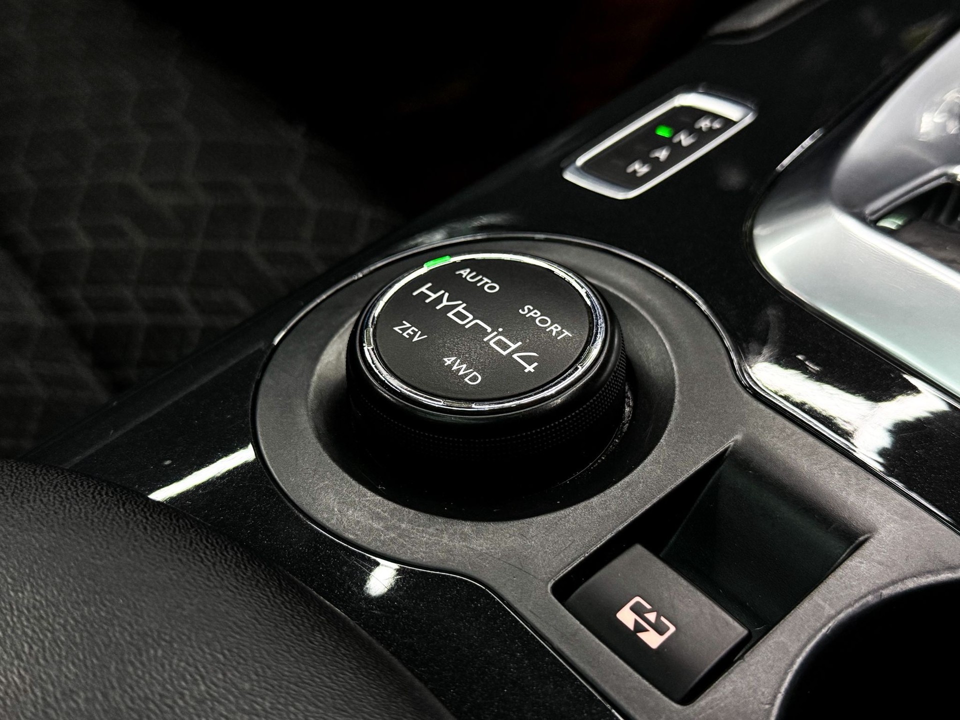 PEUGEOT 3008 HYbrid4 2.0 HDI ETG6-image-11