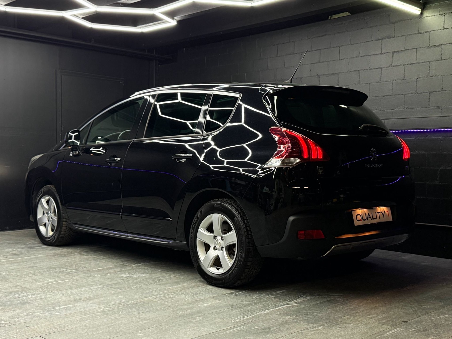 PEUGEOT 3008 HYbrid4 2.0 HDI ETG6-image-5