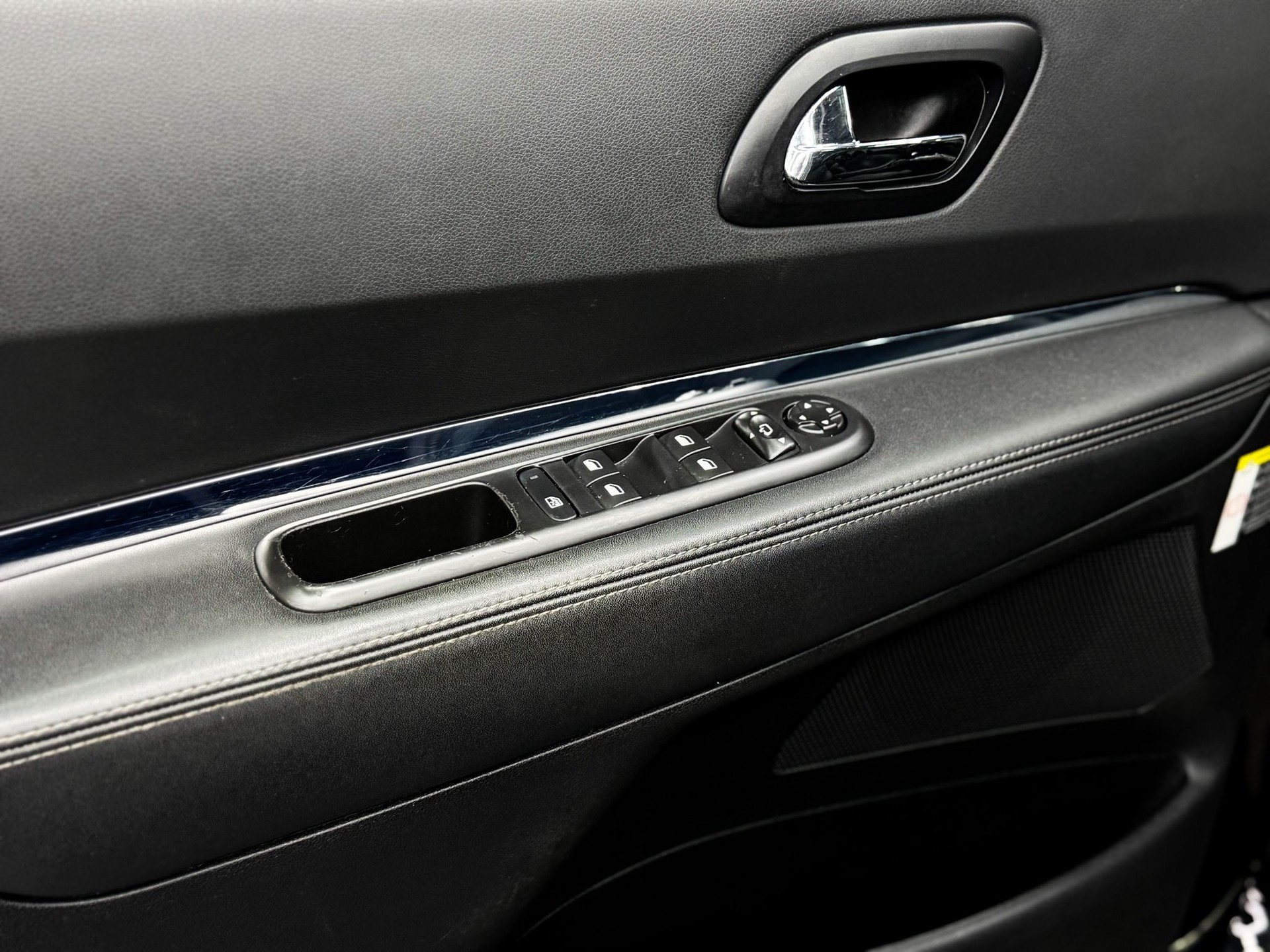 PEUGEOT 3008 HYbrid4 2.0 HDI ETG6-image-12
