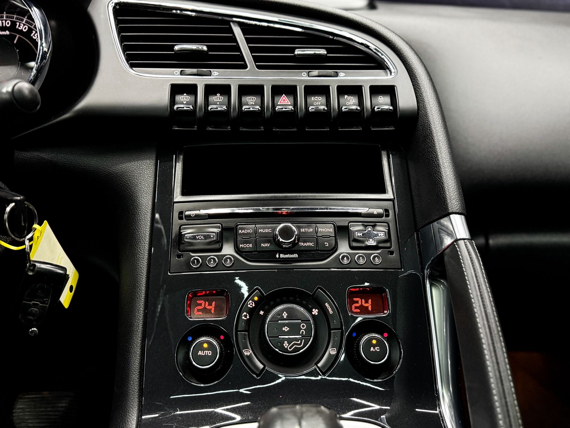 PEUGEOT 3008 HYbrid4 2.0 HDI ETG6-image-10