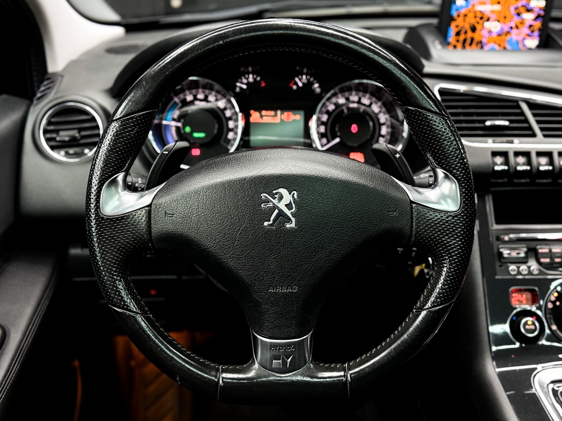 PEUGEOT 3008 HYbrid4 2.0 HDI ETG6-image-7
