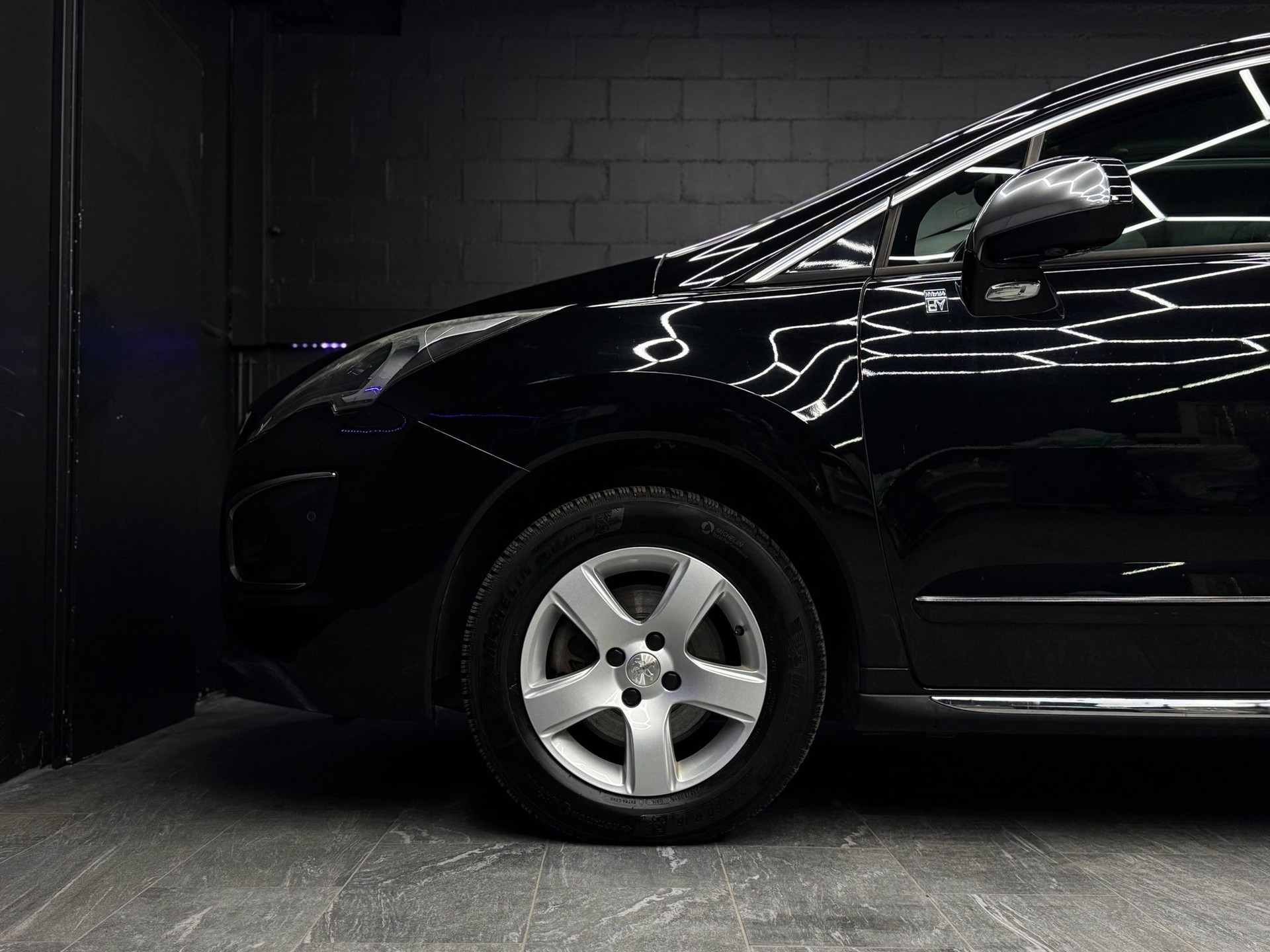 PEUGEOT 3008 HYbrid4 2.0 HDI ETG6-image-3