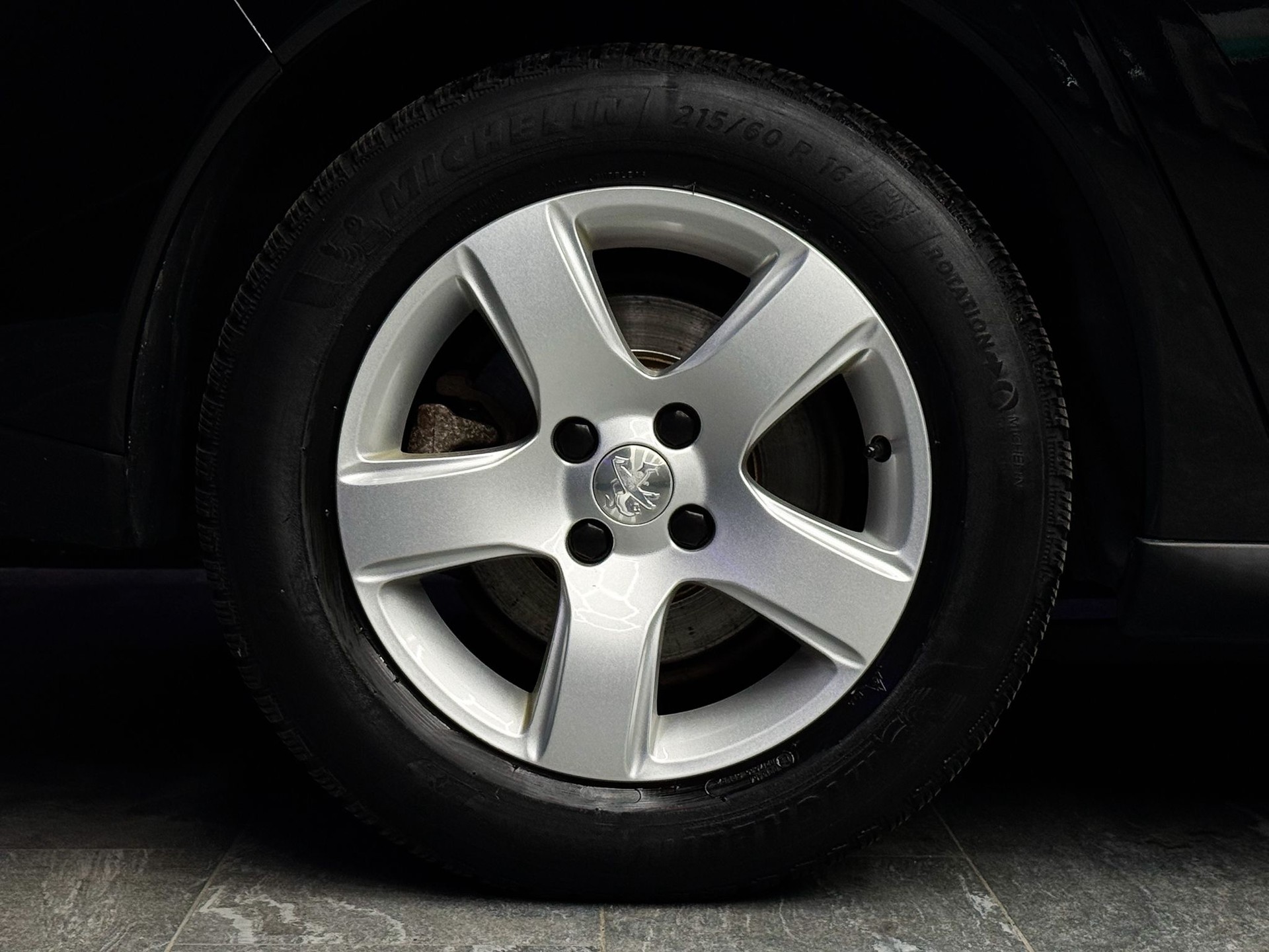 PEUGEOT 3008 HYbrid4 2.0 HDI ETG6-image-15