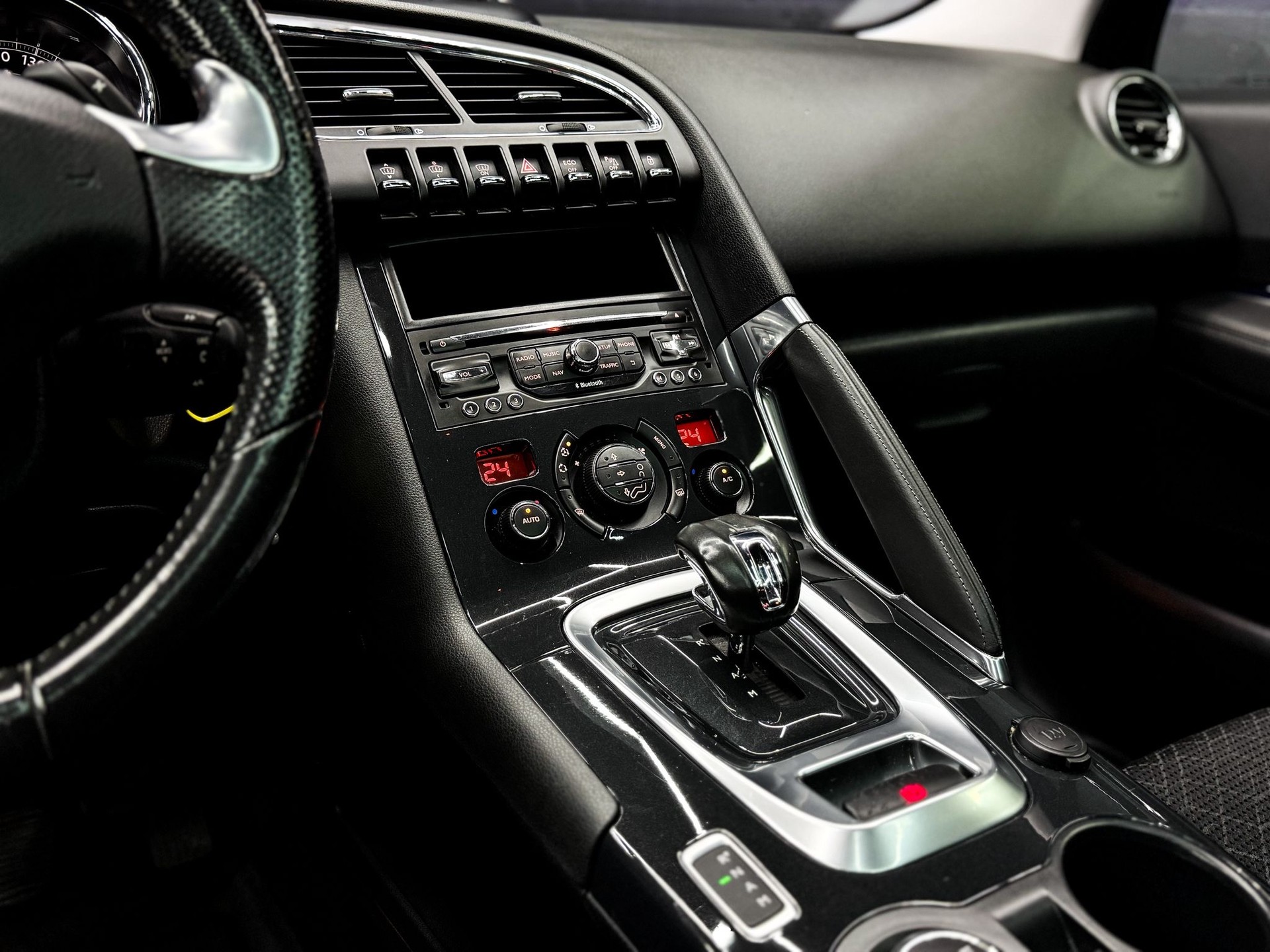 PEUGEOT 3008 HYbrid4 2.0 HDI ETG6-image-8