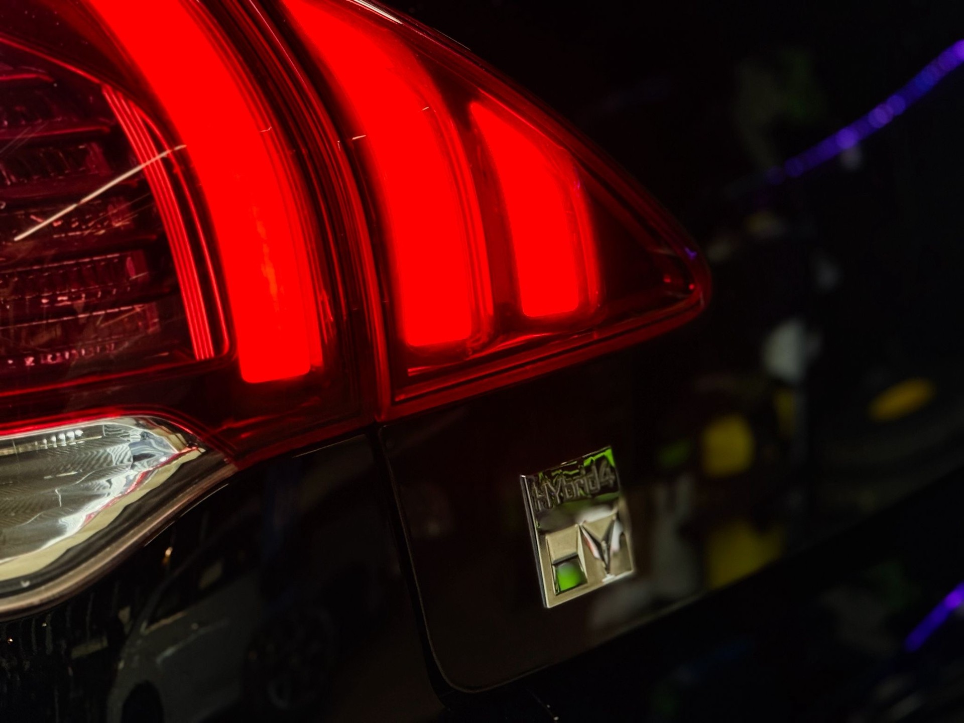 PEUGEOT 3008 HYbrid4 2.0 HDI ETG6-image-16