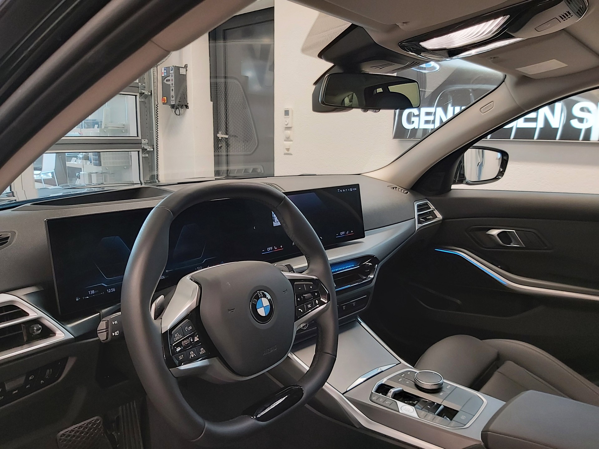 BMW 320d xDrive Touring-image-9