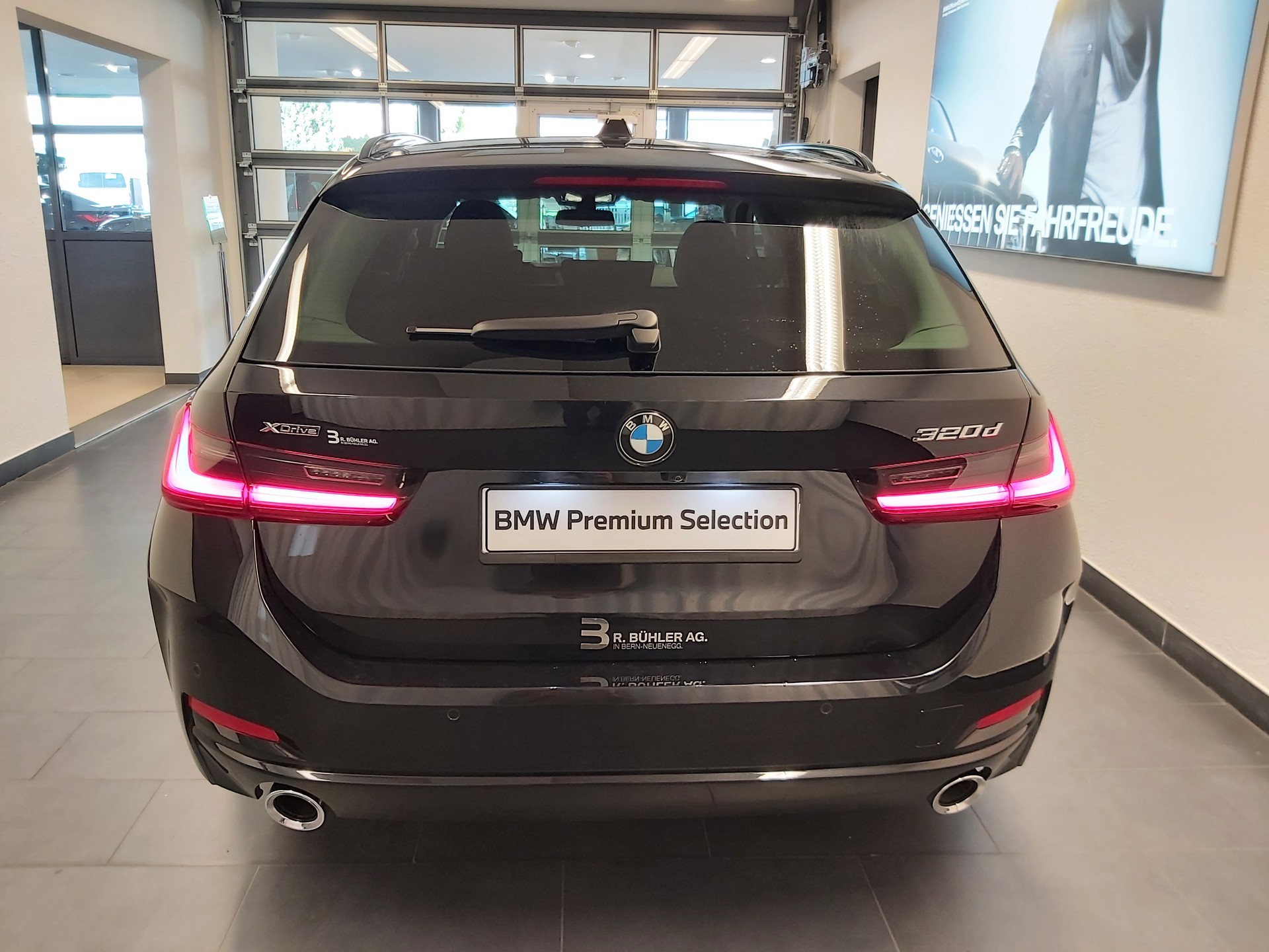 BMW 320d xDrive Touring-image-6