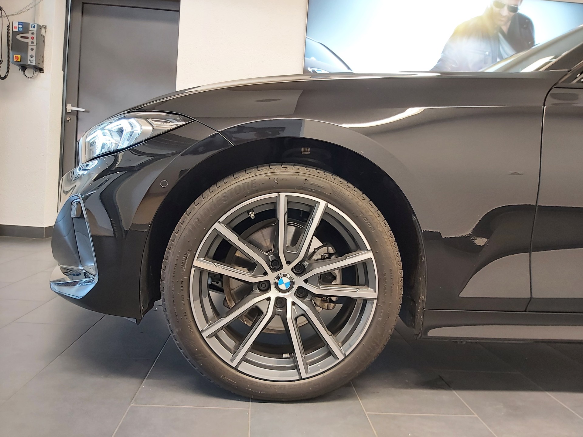 BMW 320d xDrive Touring-image-2