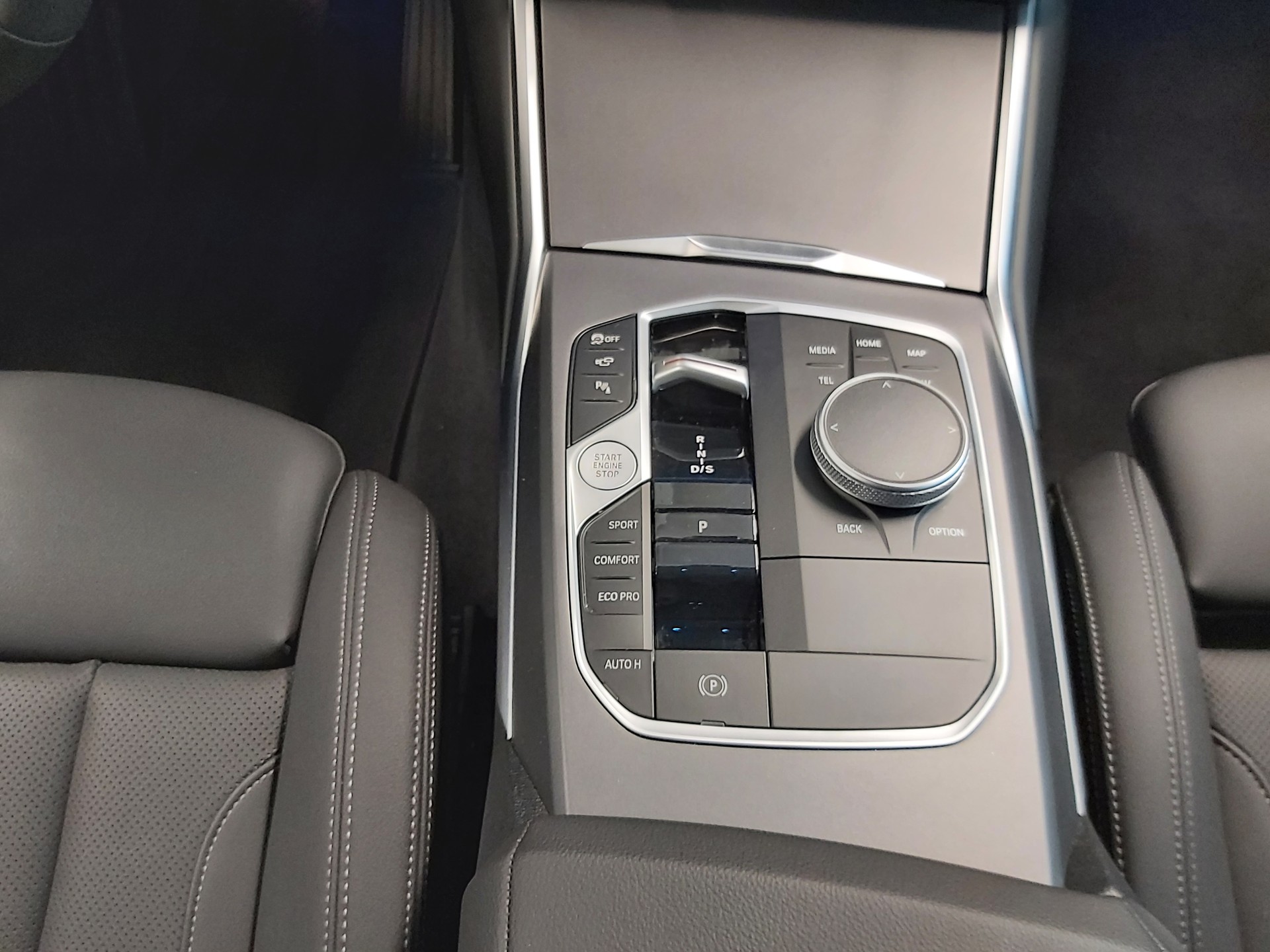 BMW 320d xDrive Touring-image-15