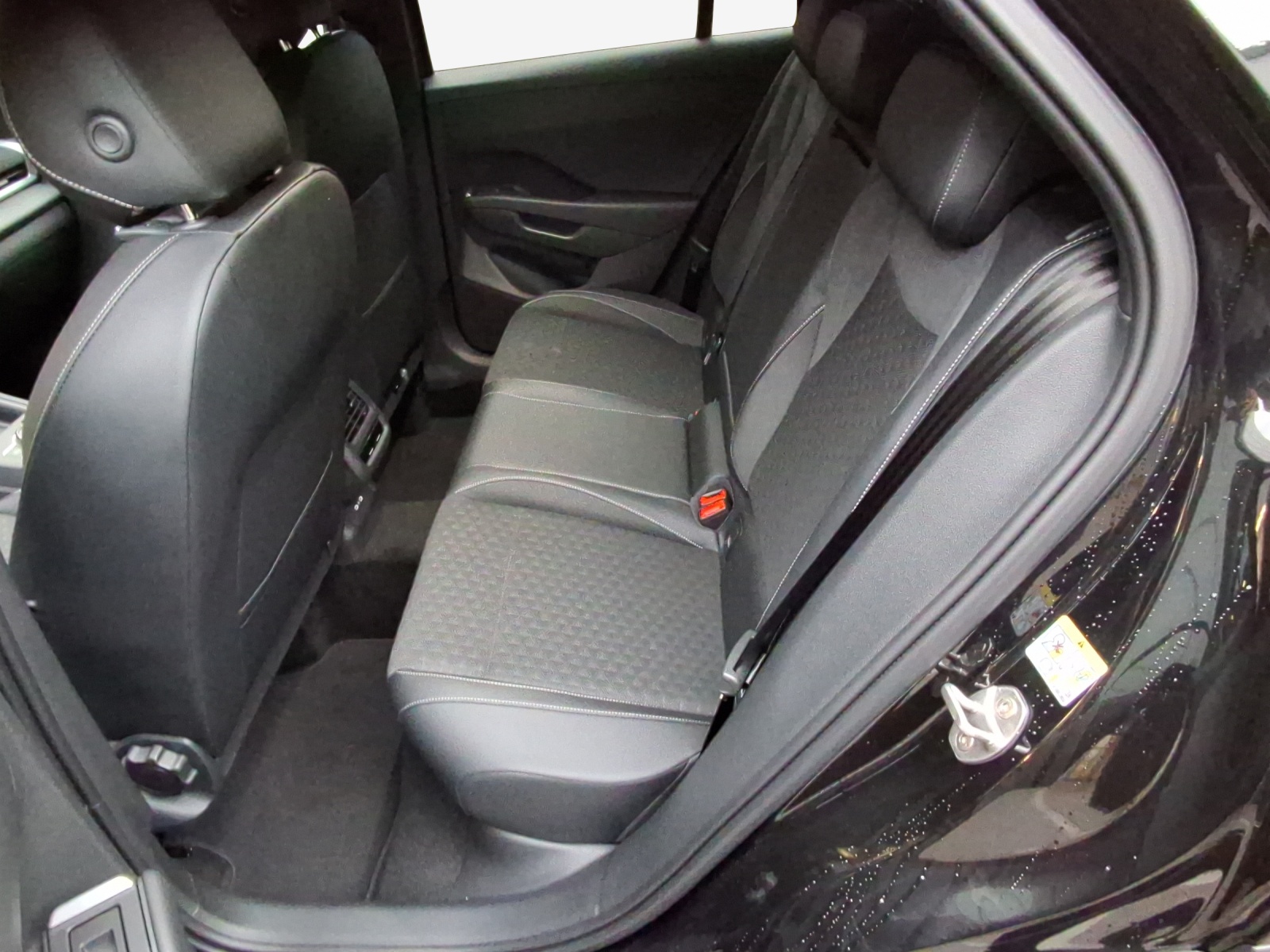 VW T-Roc 1.5 eTSI mHEV R-Line DSG-image-11