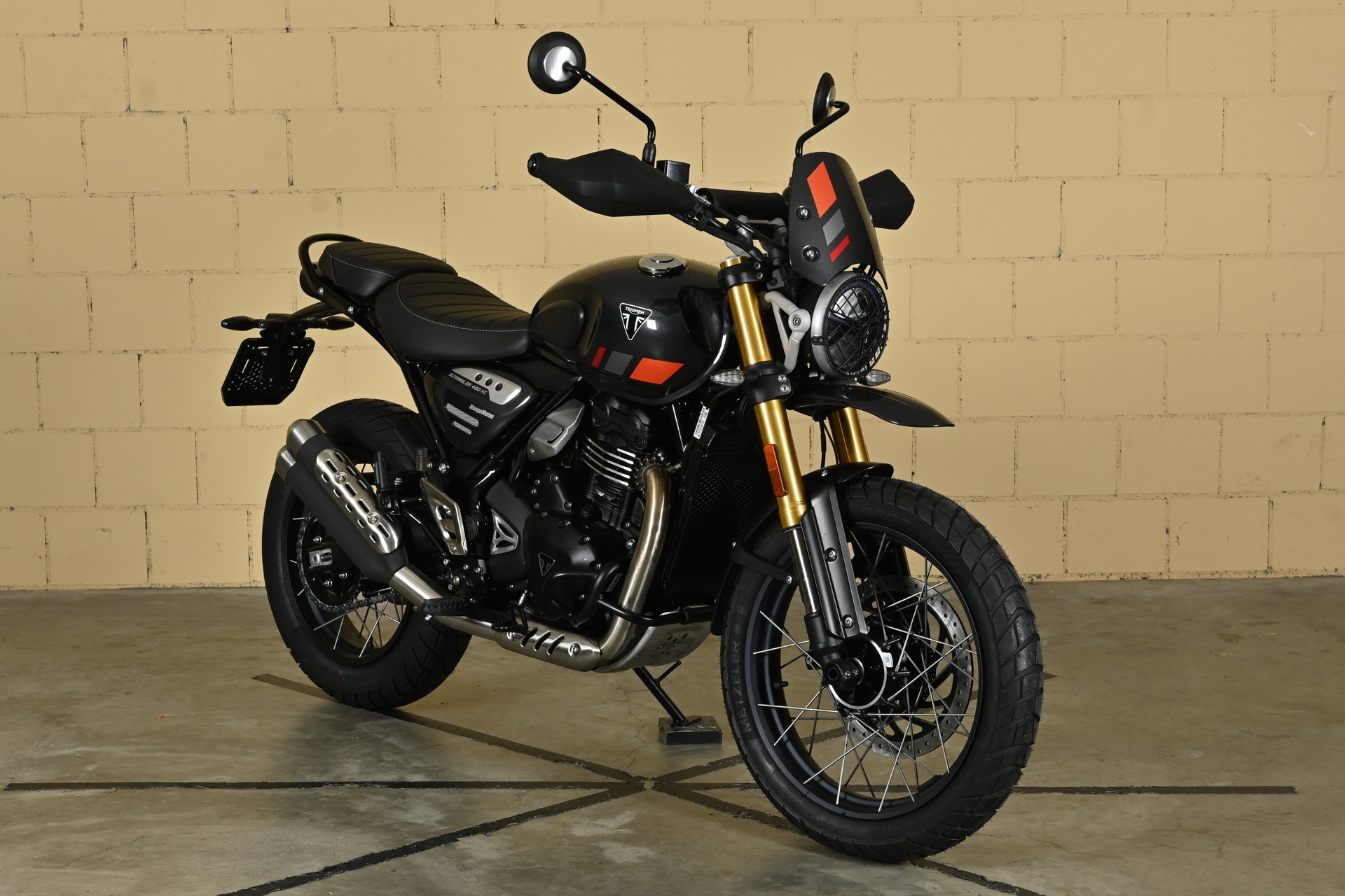 TRIUMPH Scrambler 400 X-showroom-element-1