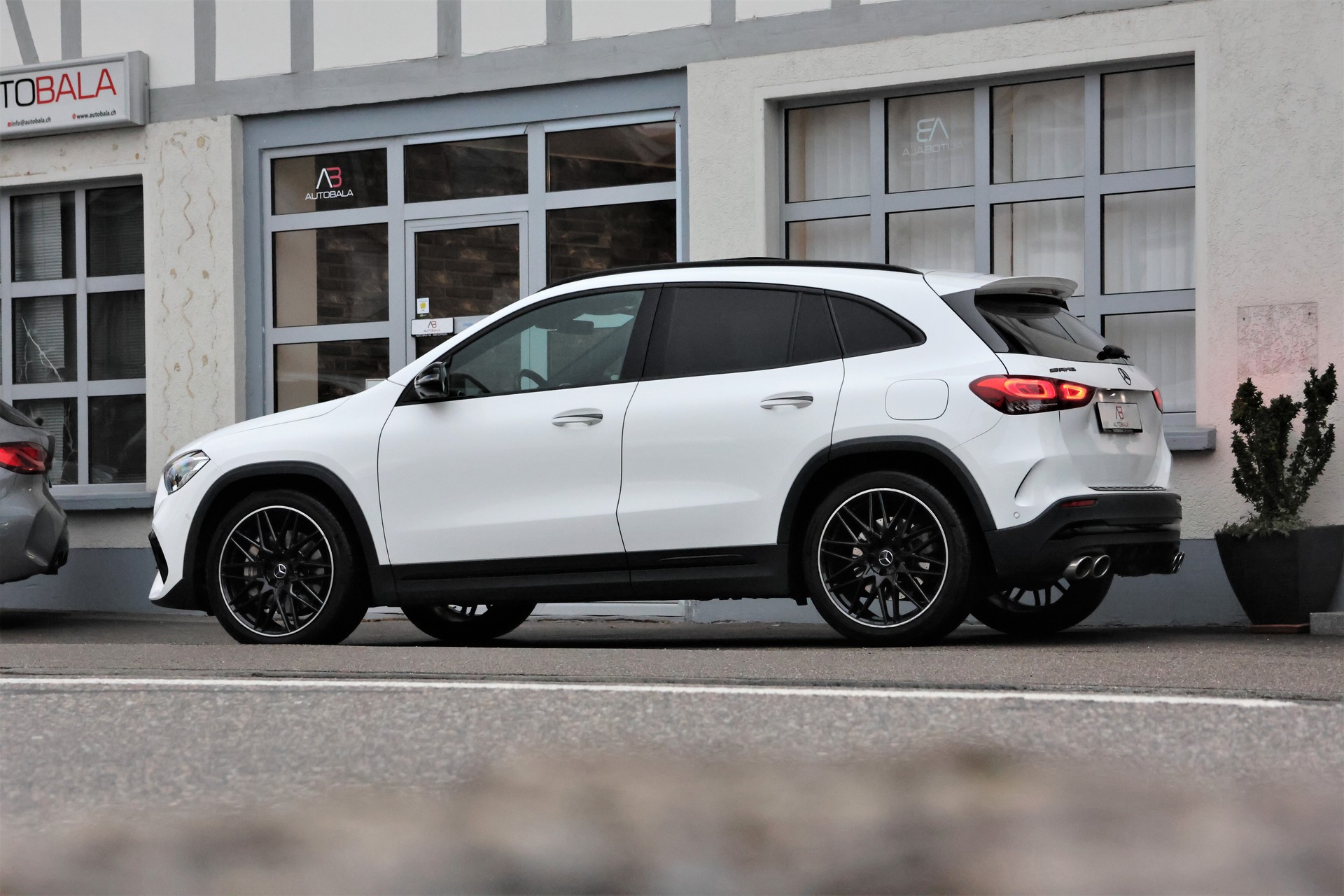 MERCEDES-BENZ GLA 35 AMG 4Matic 8G-Speedshift DCT (CH)-image-3