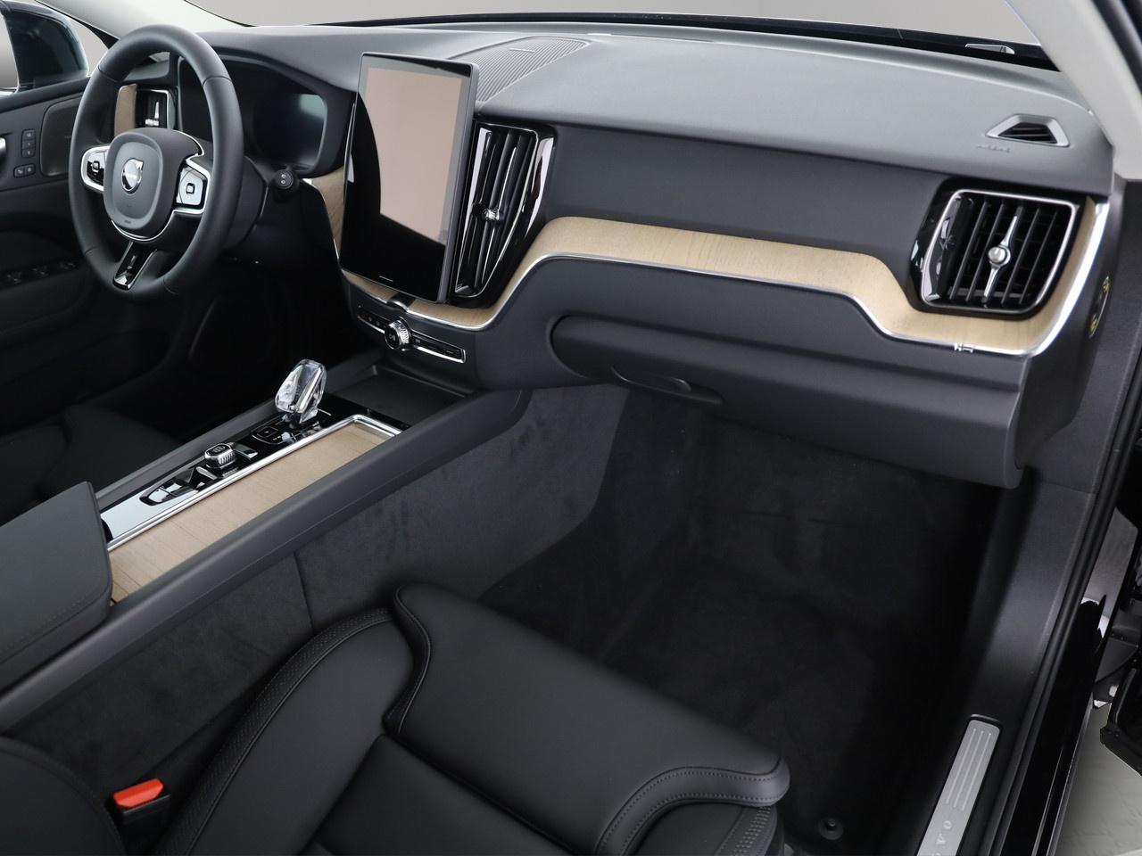 VOLVO XC60 2.0 T6 TE Plus Bright eAWD-image-9