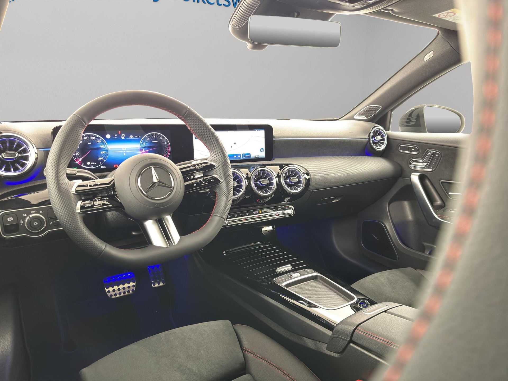 MERCEDES-BENZ A 220 AMG Line 4m-image-10