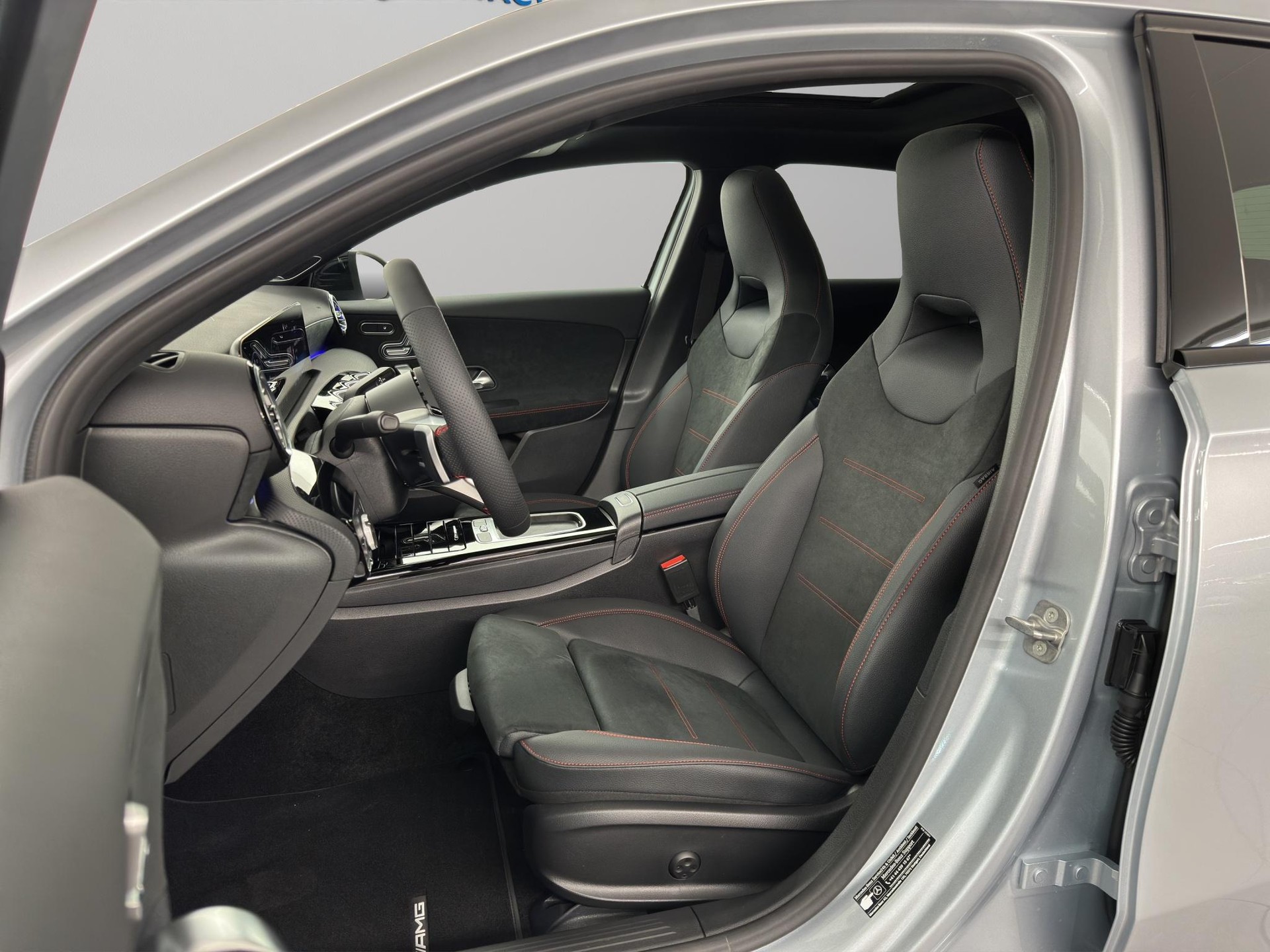 MERCEDES-BENZ A 220 AMG Line 4m-image-6
