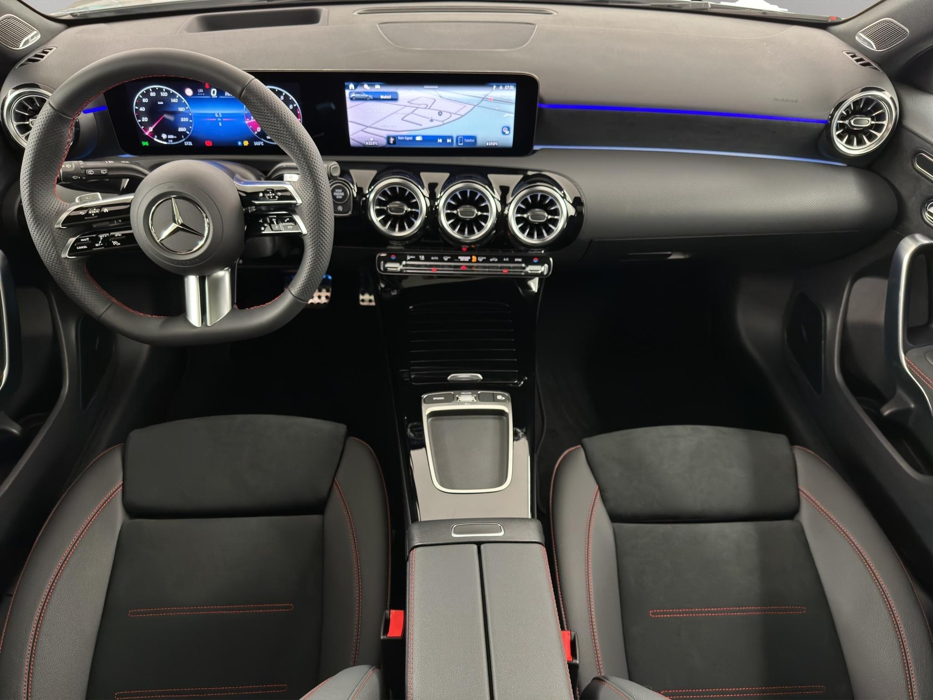 MERCEDES-BENZ A 220 AMG Line 4m-image-8