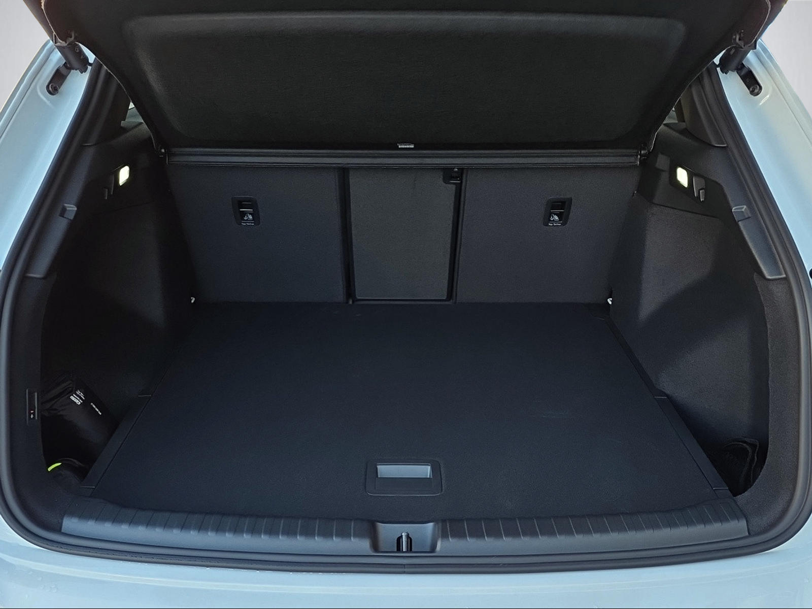AUDI Q4 e-tron 45 quattro-image-11