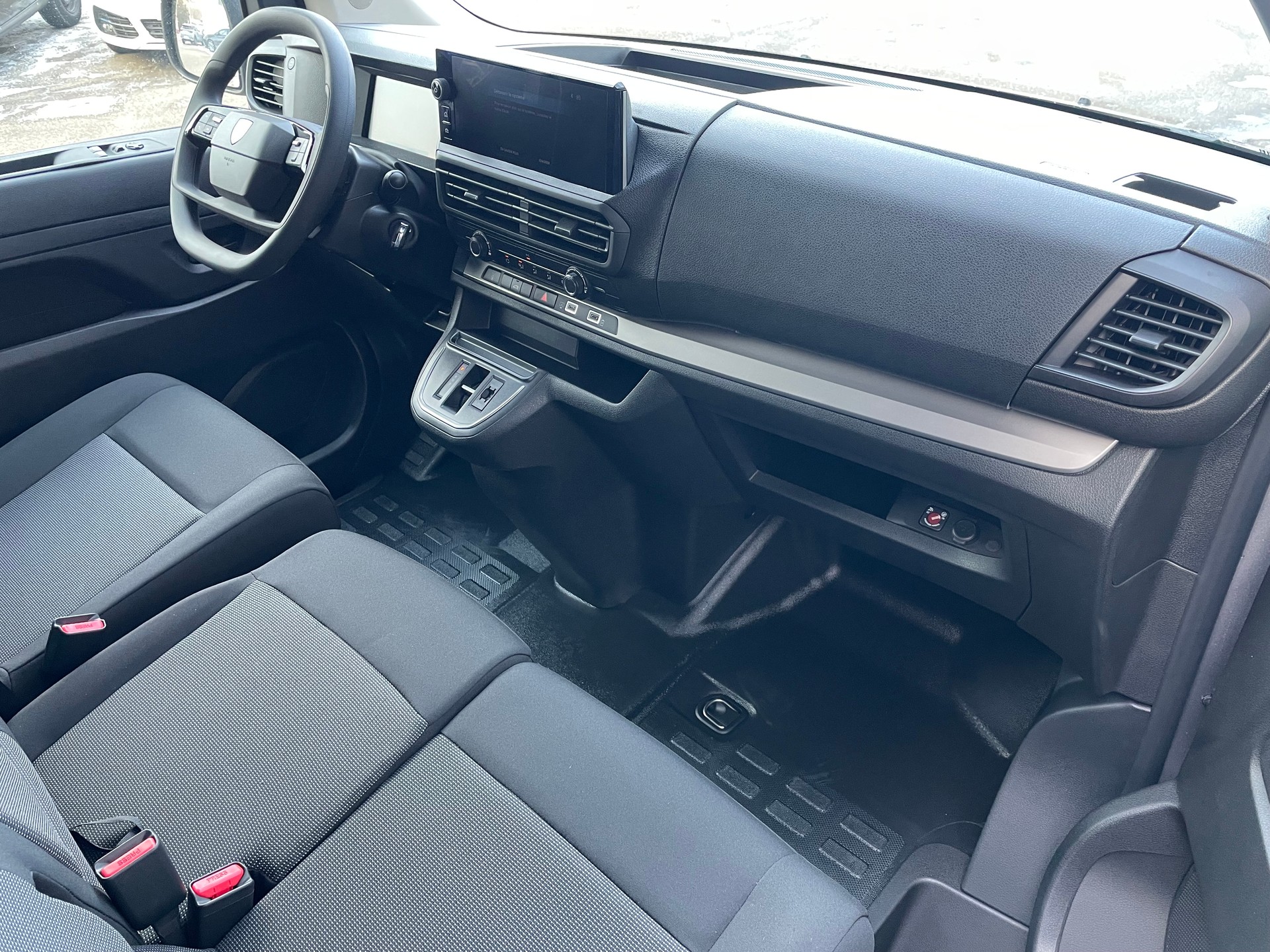 PEUGEOT Expert 2.0 BlueHDi 180 S&S Standard EAT8-image-9