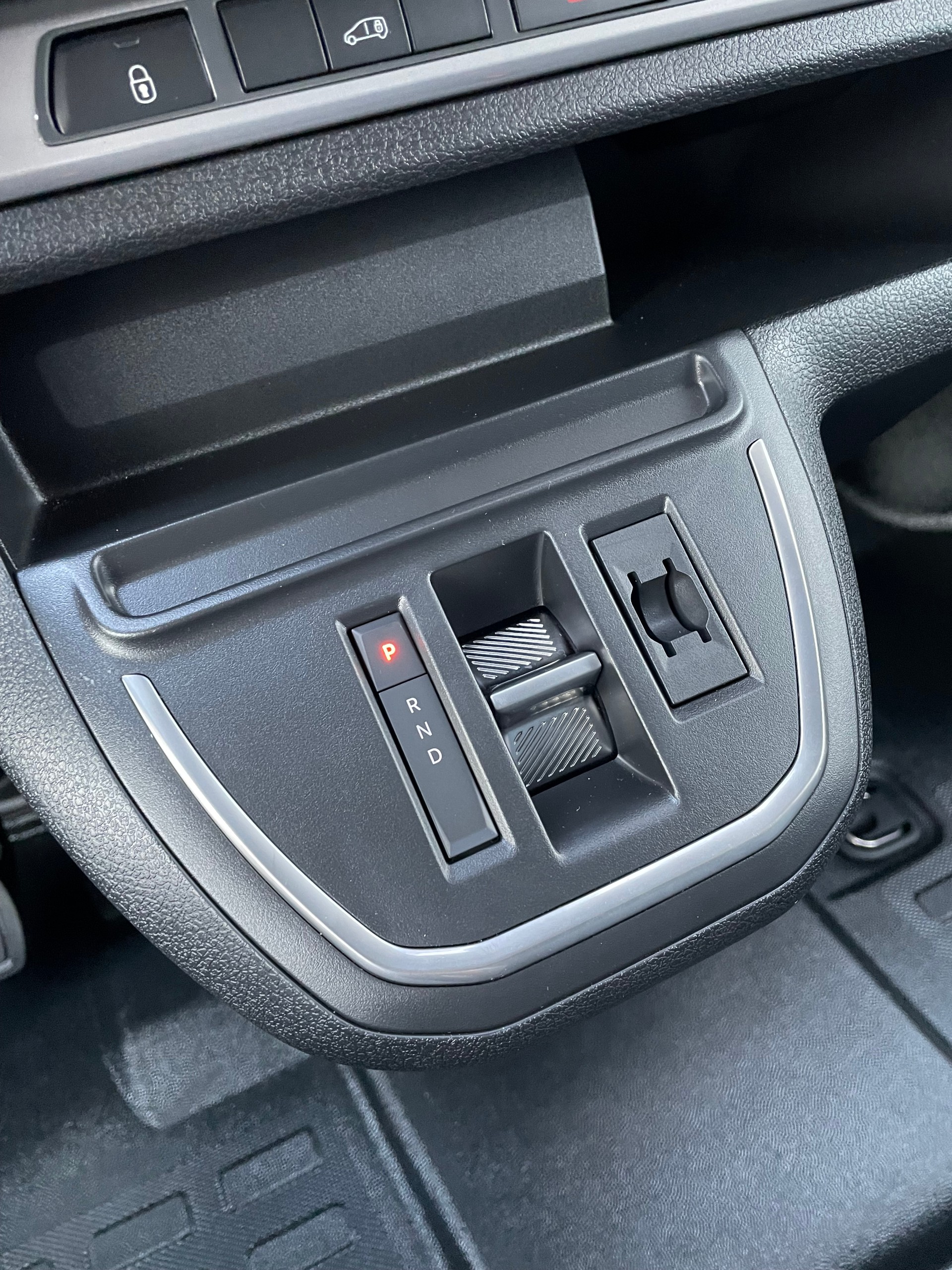 PEUGEOT Expert 2.0 BlueHDi 180 S&S Standard EAT8-image-14