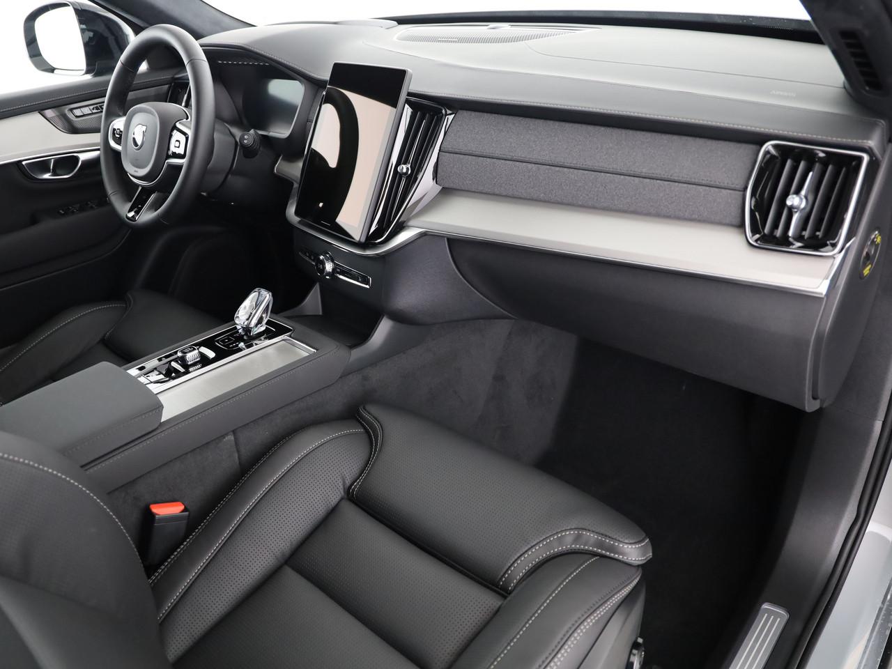 VOLVO XC90 2.0 T8 TE Black Edition eAWD-image-16