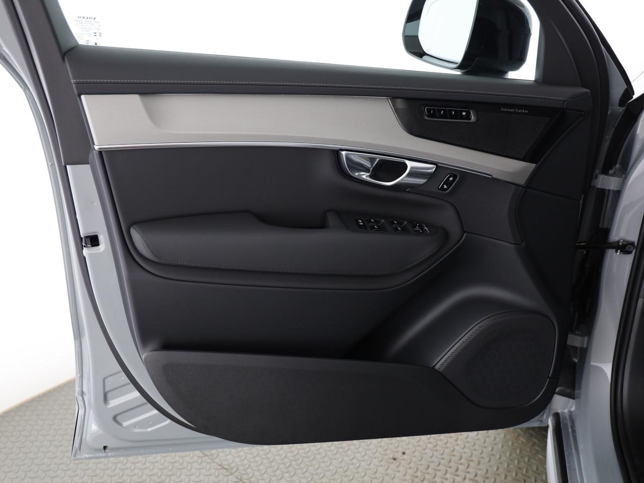 VOLVO XC90 2.0 T8 TE Black Edition eAWD-image-8
