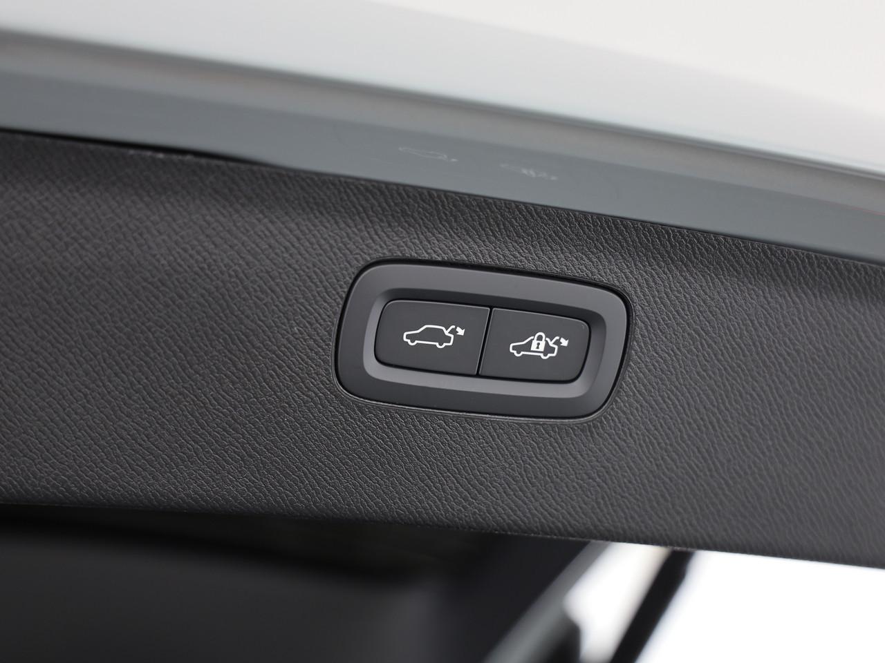 VOLVO XC90 2.0 T8 TE Black Edition eAWD-image-16