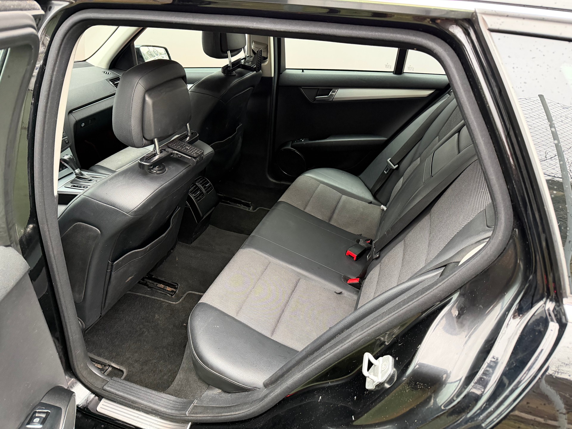MERCEDES-BENZ C 250 CGI BlueEfficiency Elégance Automatic-image-10