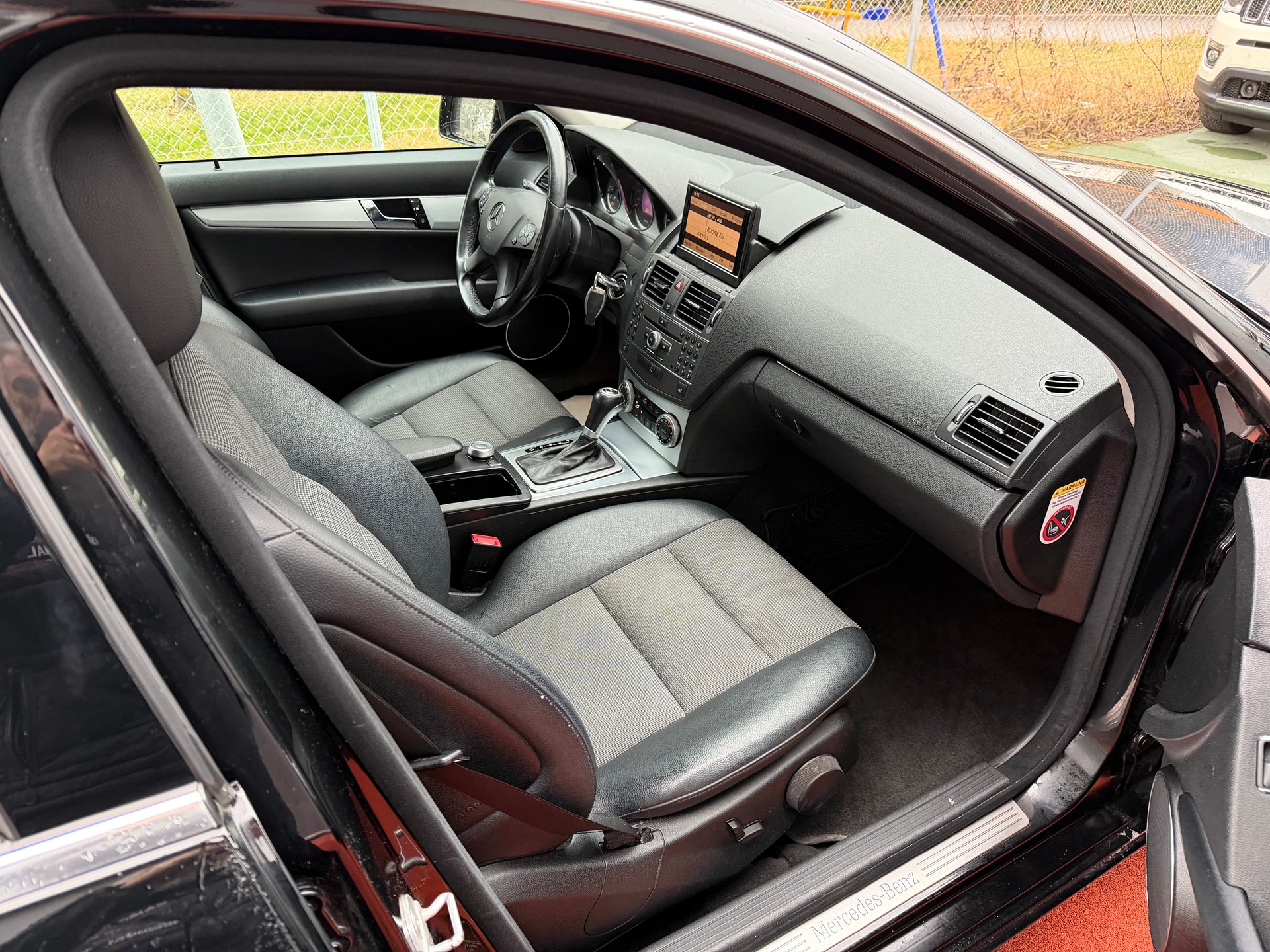 MERCEDES-BENZ C 250 CGI BlueEfficiency Elégance Automatic-image-9
