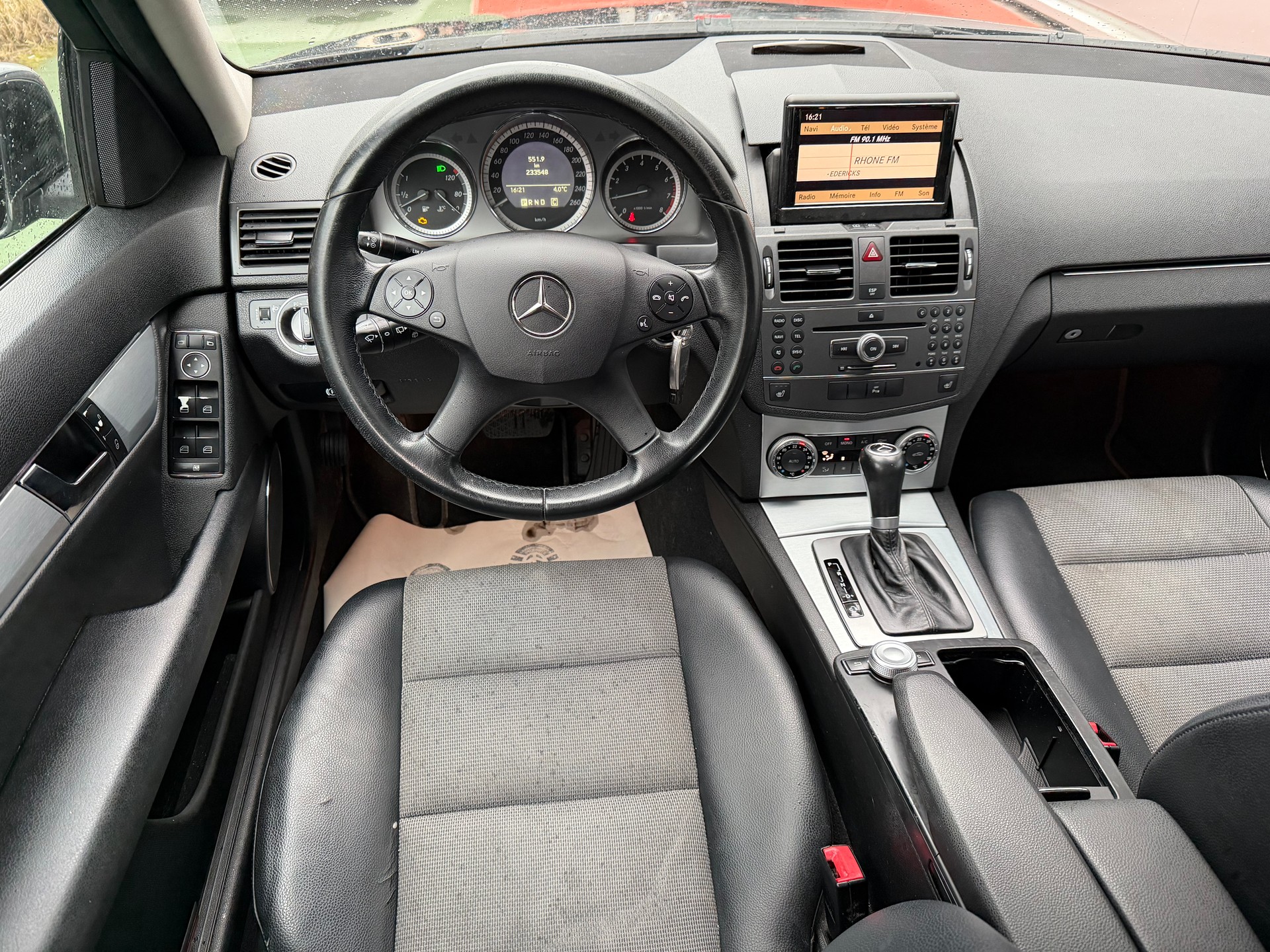 MERCEDES-BENZ C 250 CGI BlueEfficiency Elégance Automatic-image-7