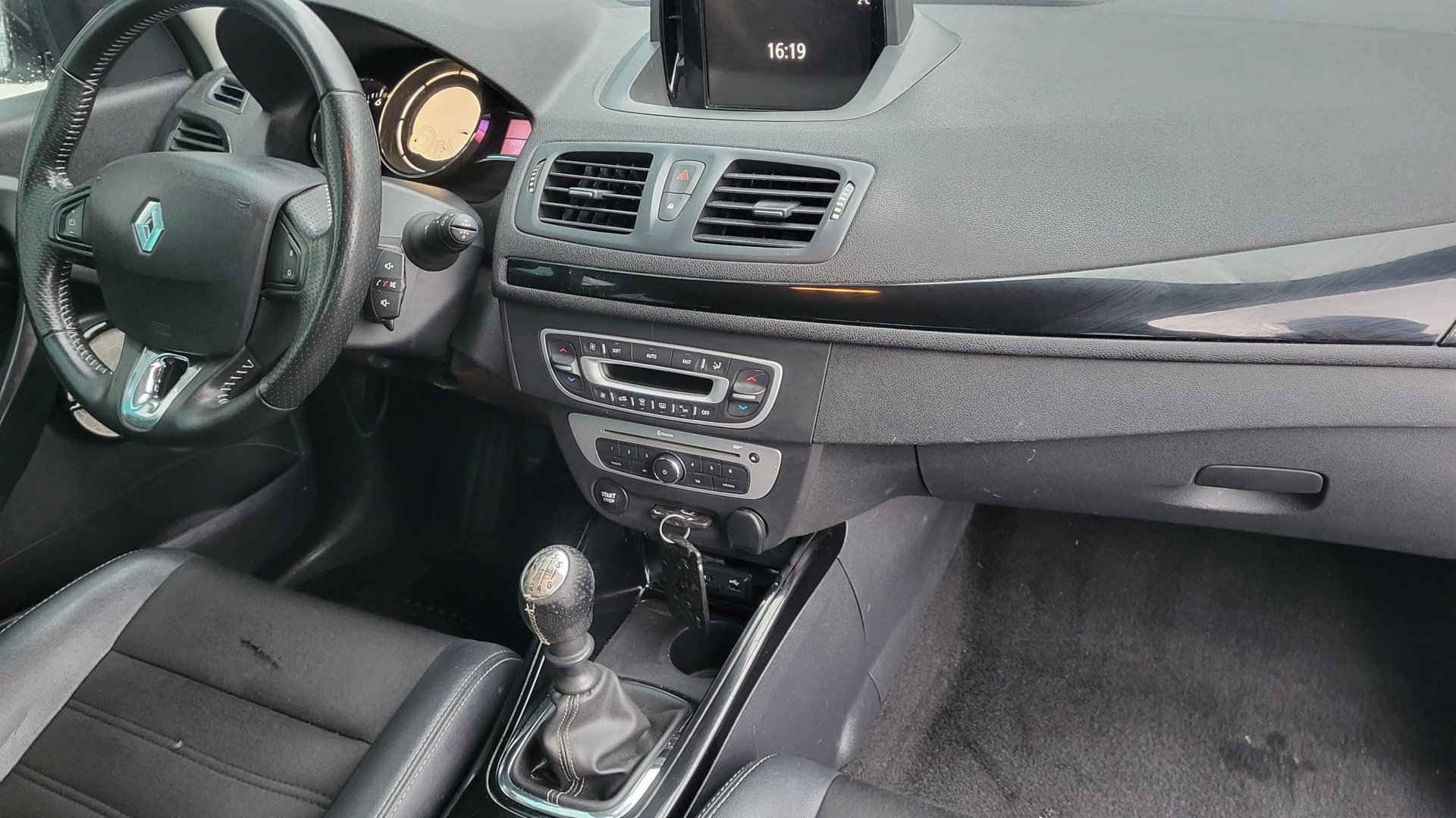 RENAULT Mégane 1.2 16V Turbo Bose-image-11