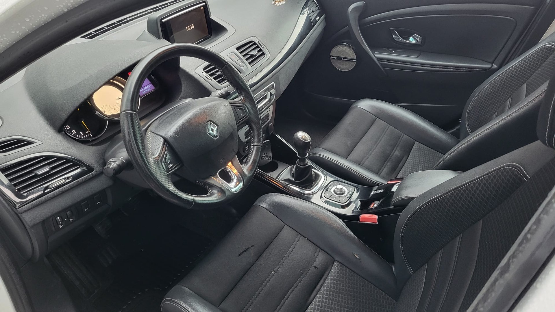 RENAULT Mégane 1.2 16V Turbo Bose-image-12
