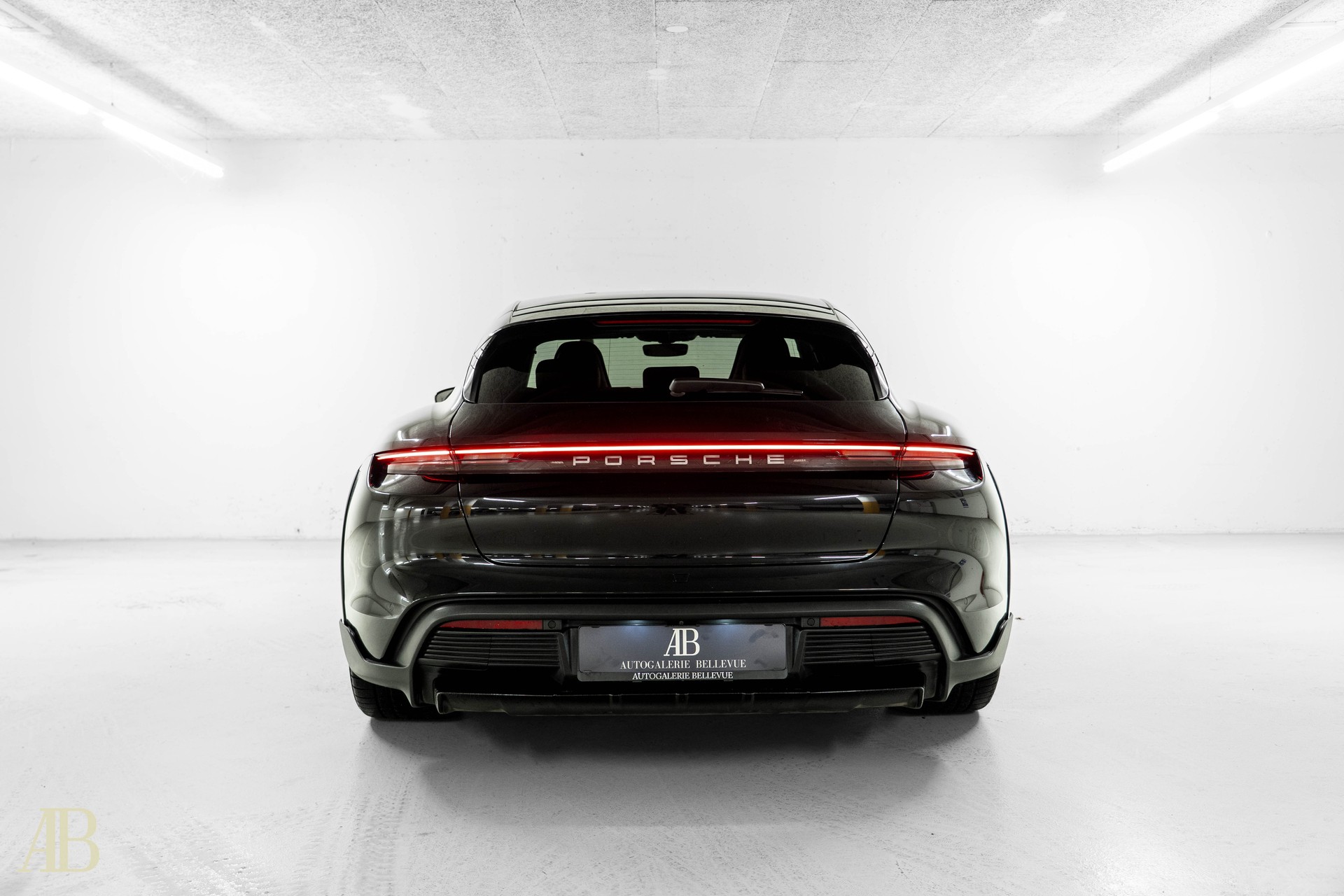 PORSCHE Taycan Cross Turismo 4S-image-5