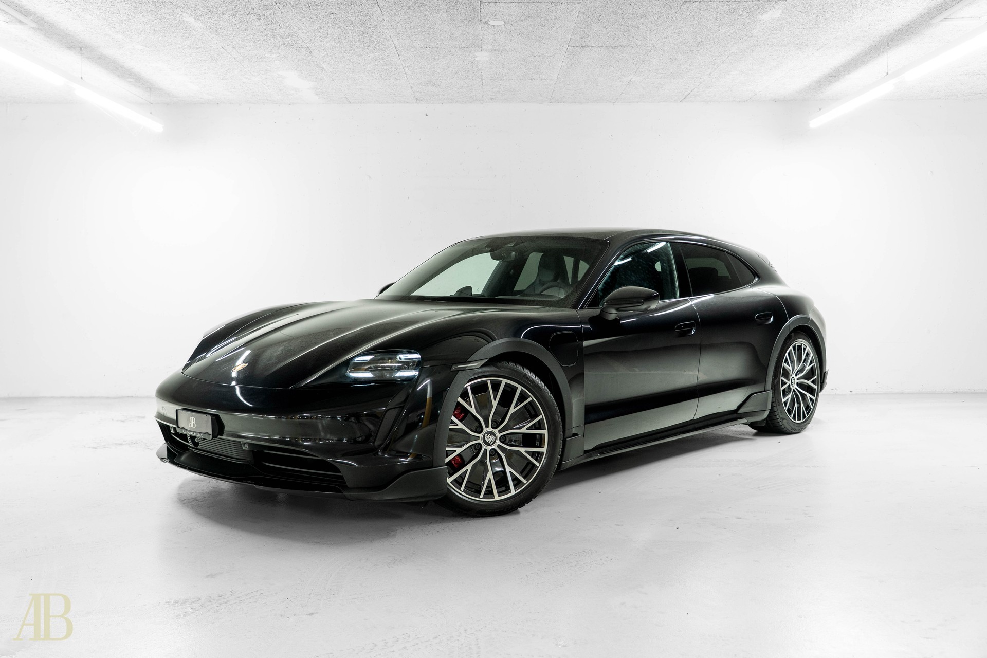 PORSCHE Taycan Cross Turismo 4S-image-2