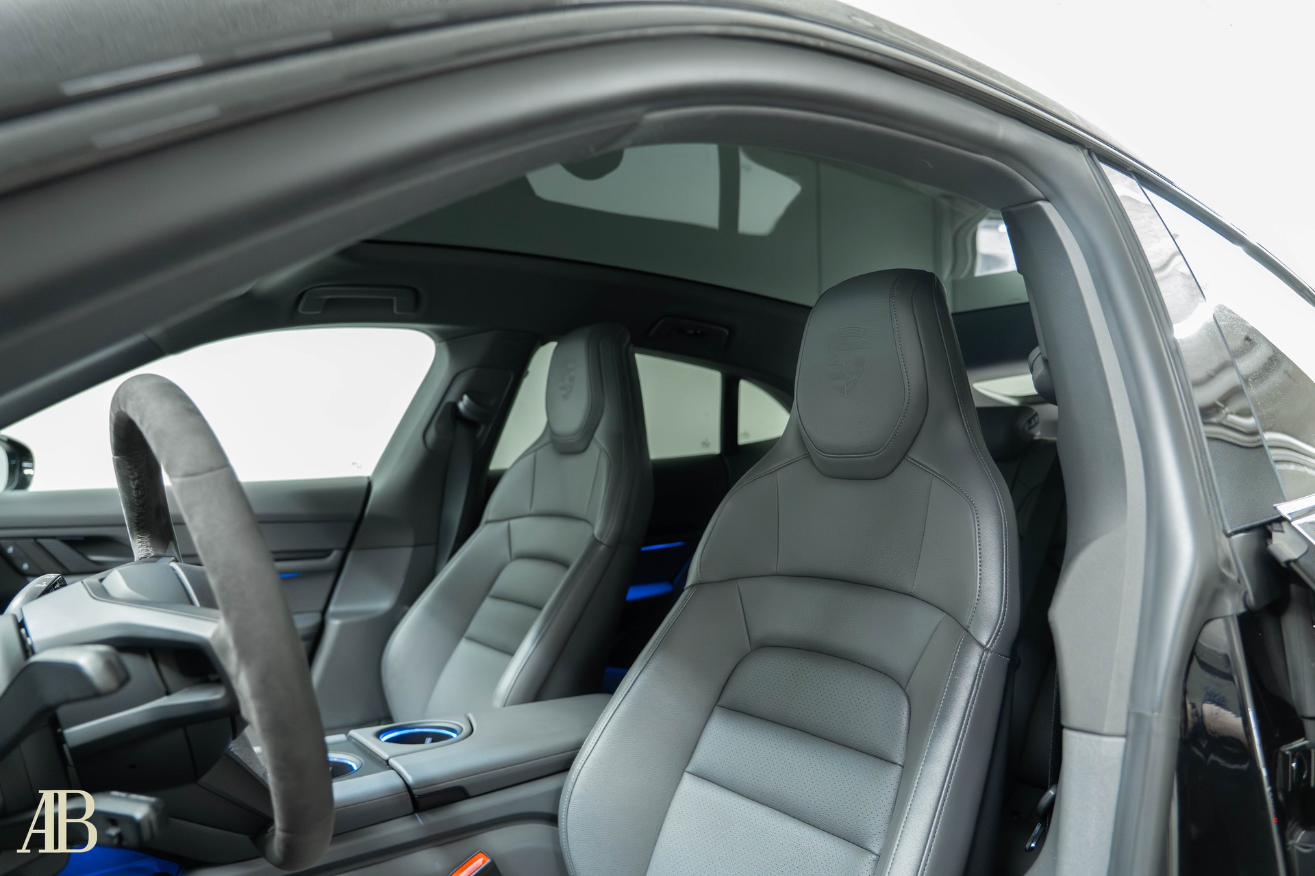 PORSCHE Taycan Cross Turismo 4S-image-13