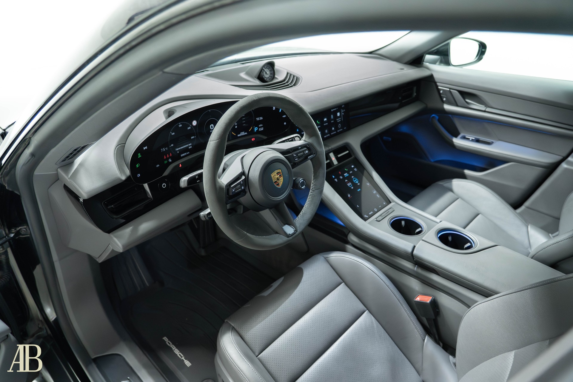 PORSCHE Taycan Cross Turismo 4S-image-9