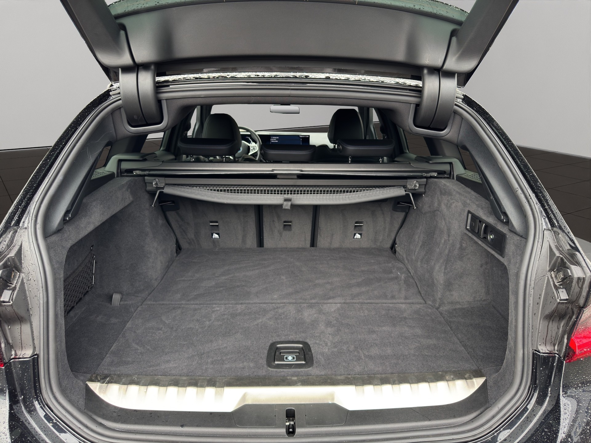 BMW 330e x DriveTouring Steptronic M Sport-image-21