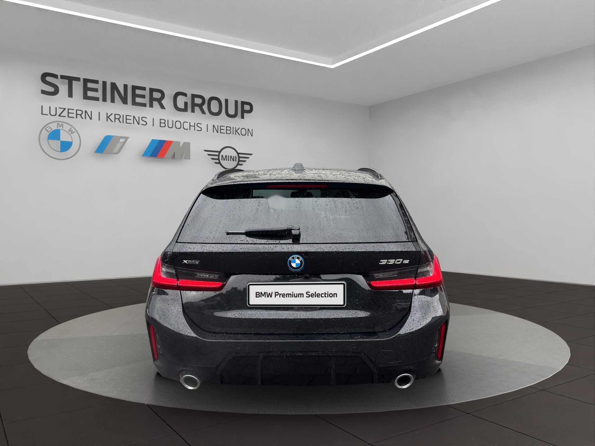 BMW 330e x DriveTouring Steptronic M Sport-image-6