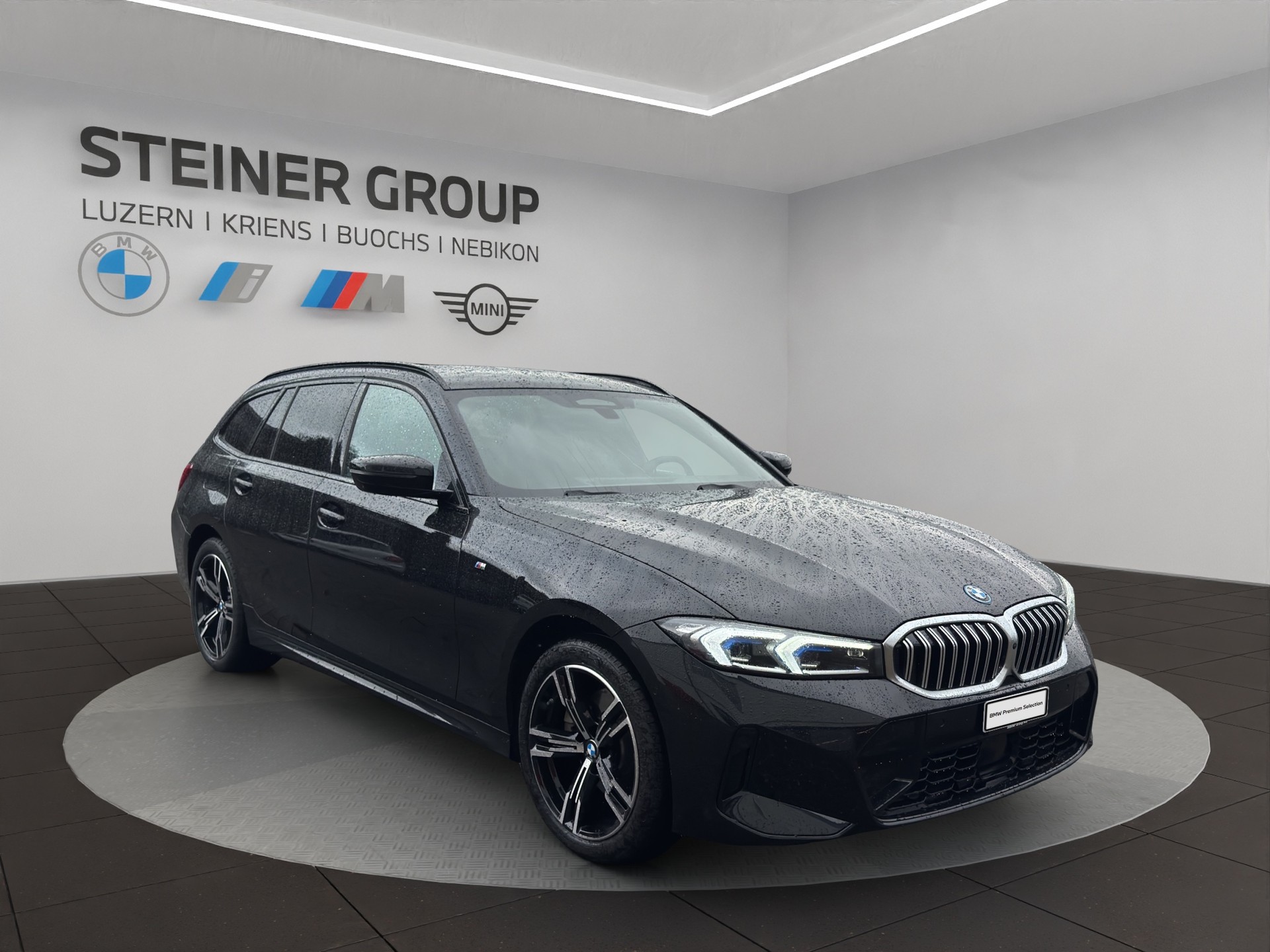 BMW 330e x DriveTouring Steptronic M Sport-image-3