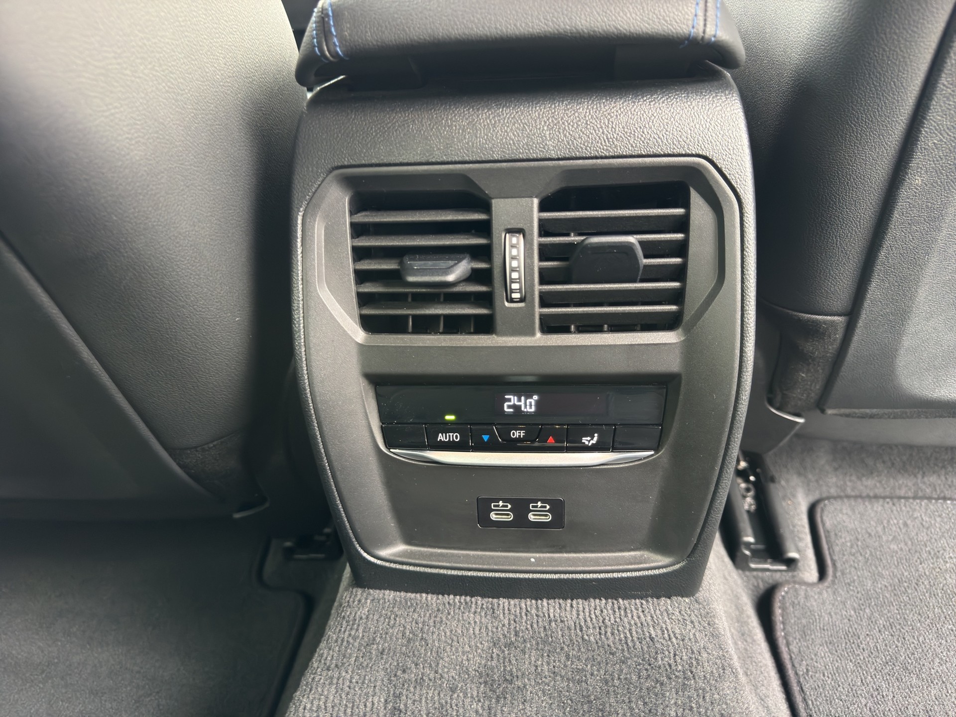 BMW 330e x DriveTouring Steptronic M Sport-image-23