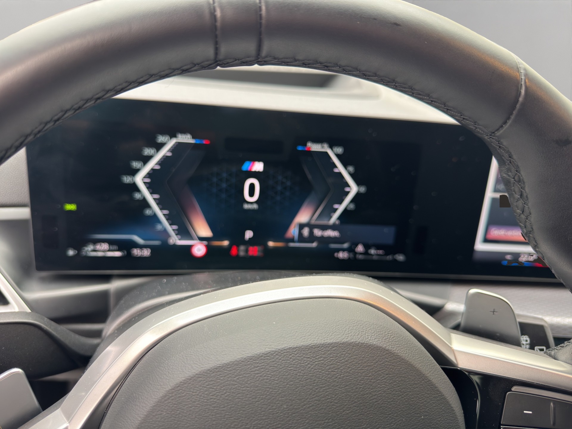 BMW 330e x DriveTouring Steptronic M Sport-image-12
