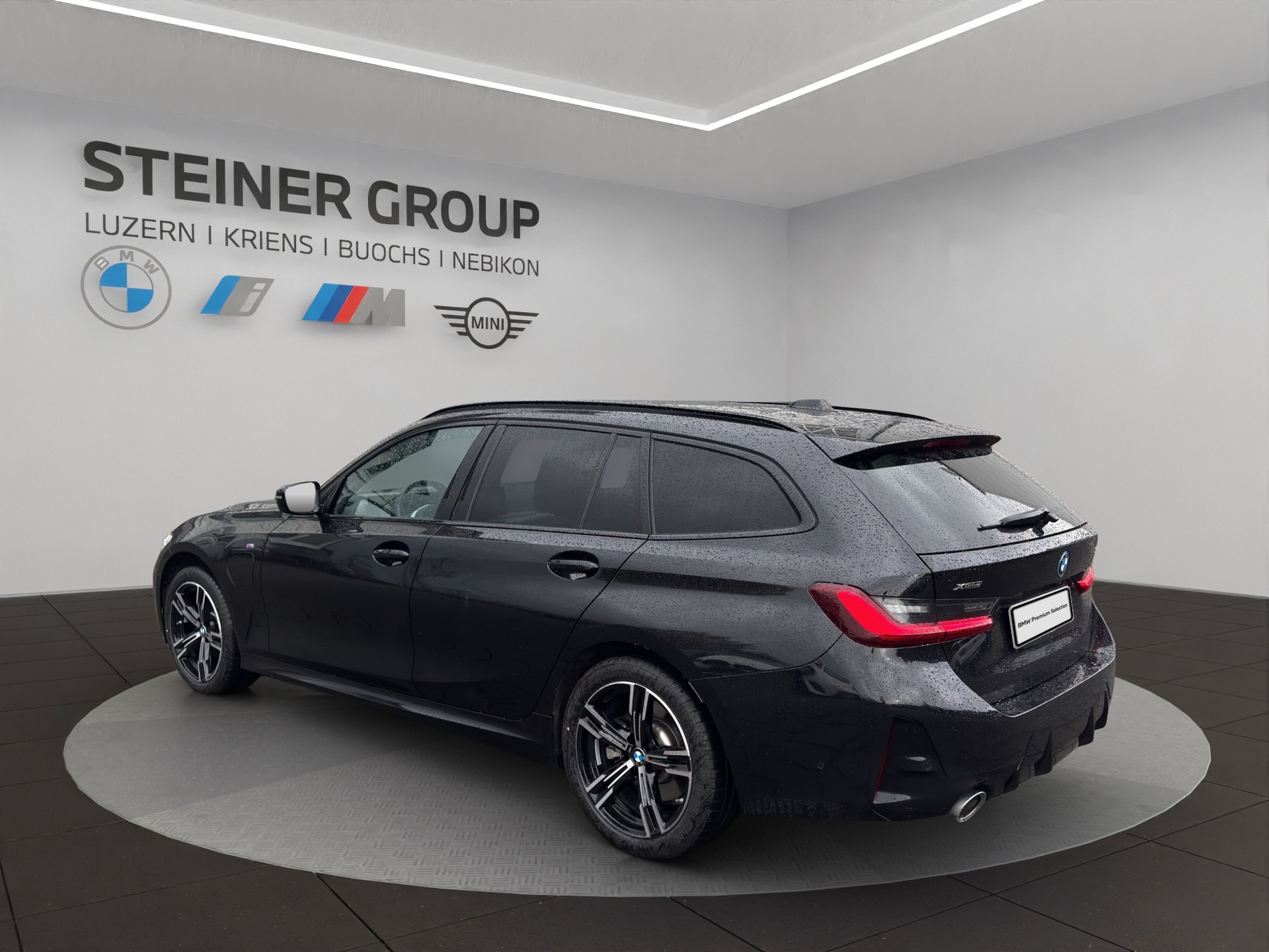 BMW 330e x DriveTouring Steptronic M Sport-image-7