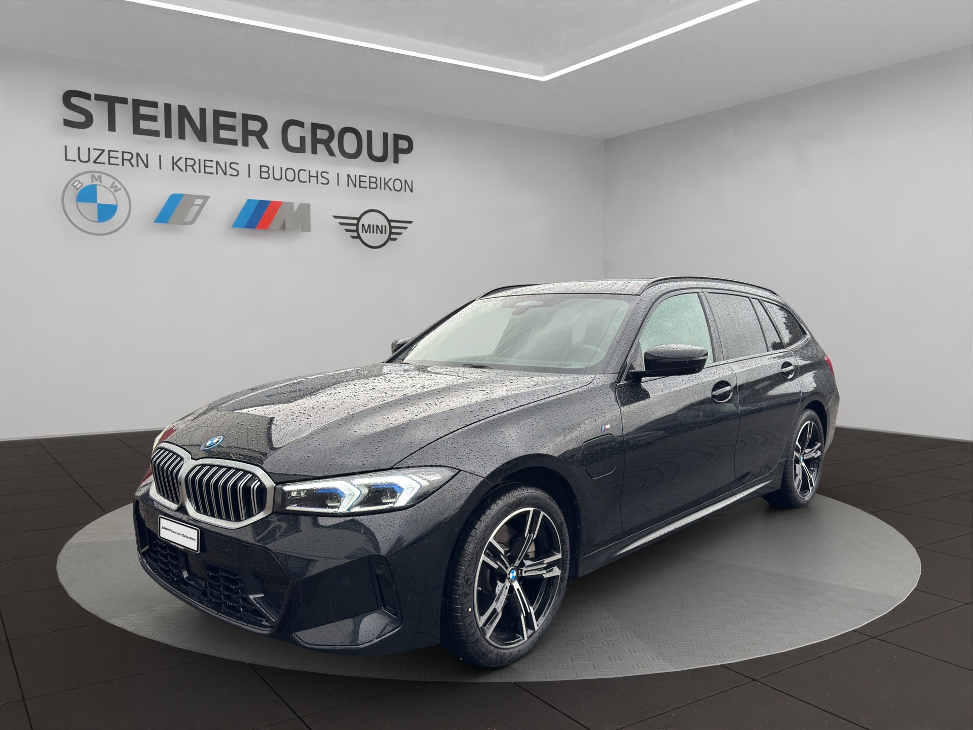 BMW 330e x DriveTouring Steptronic M Sport