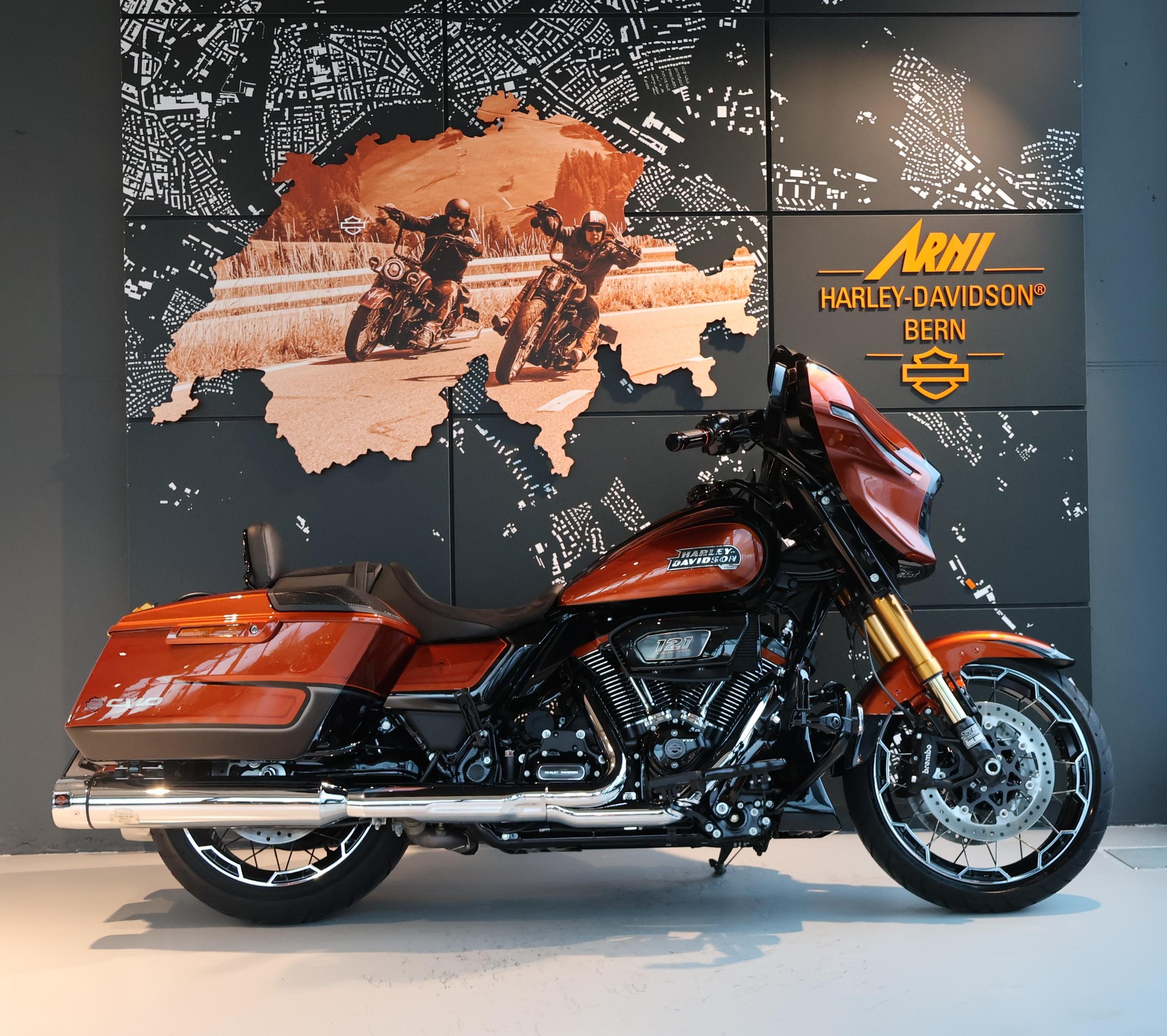 HARLEY-DAVIDSON FLHXSE Street Glide CVO 121