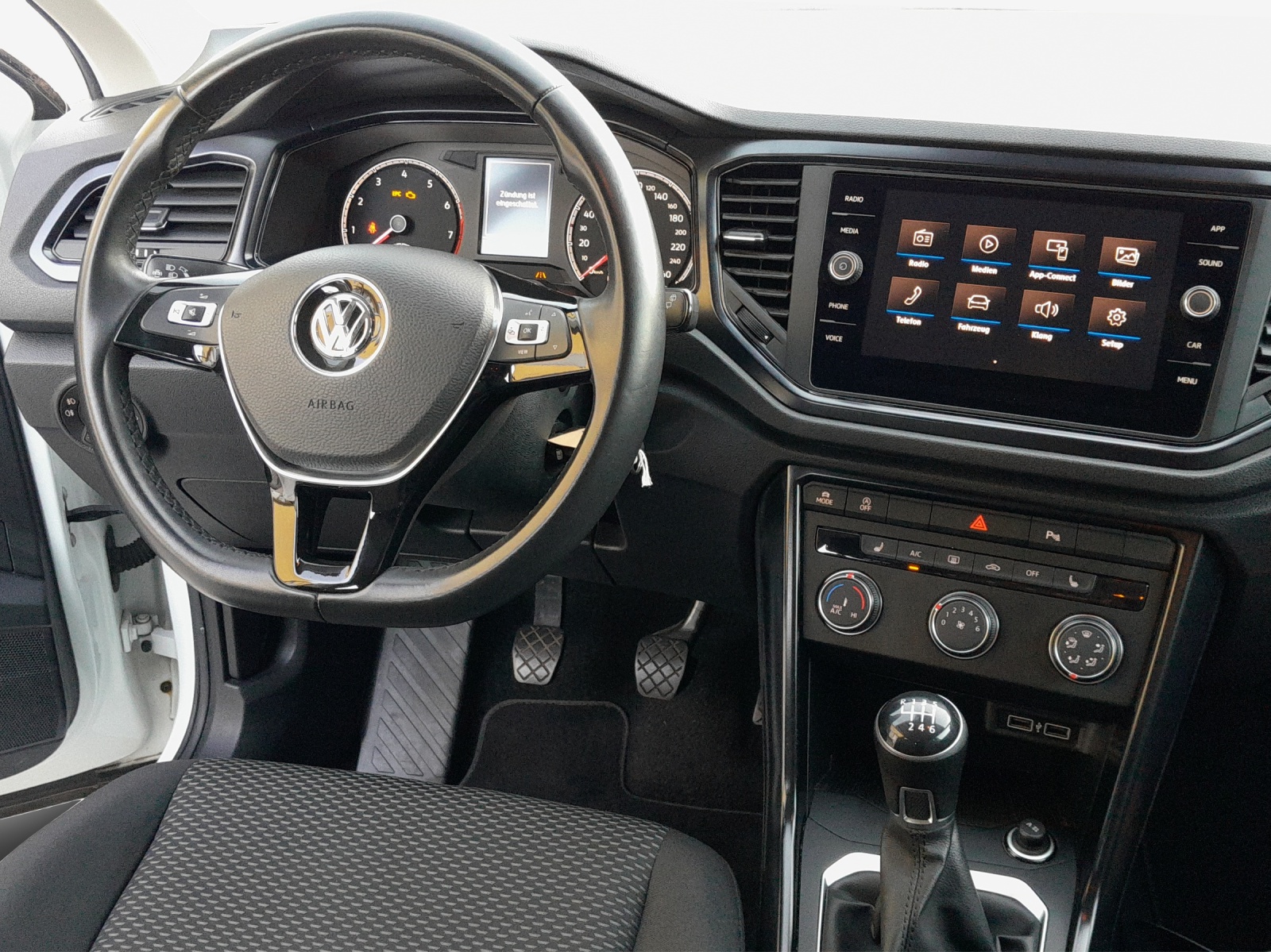 VW T-Roc 1.0 TSI-image-8
