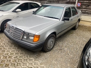 MERCEDES-BENZ 300 E
