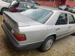 MERCEDES-BENZ 300 E-image-2