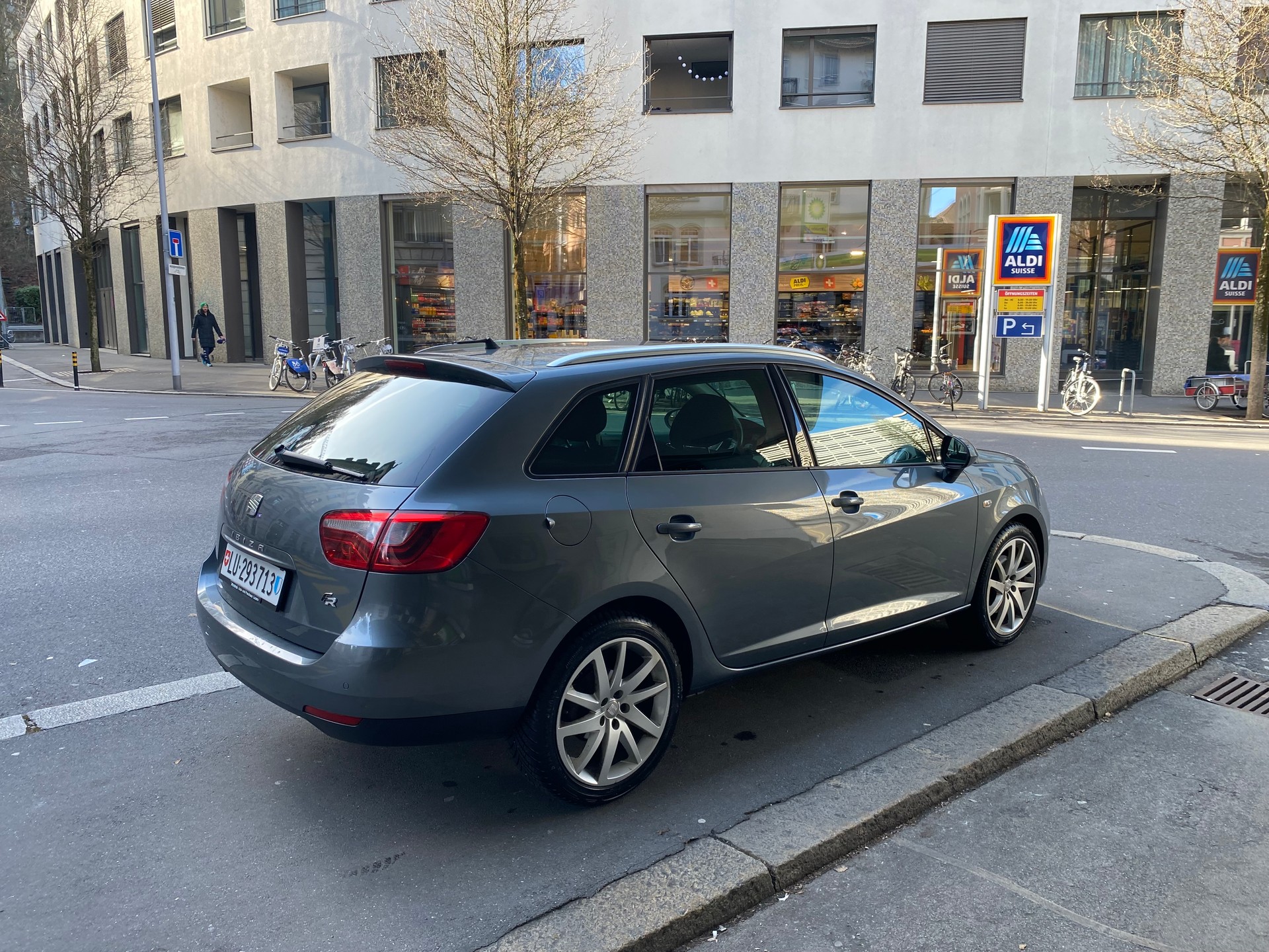 SEAT Ibiza ST 1.4 TSI FR DSG-image-2