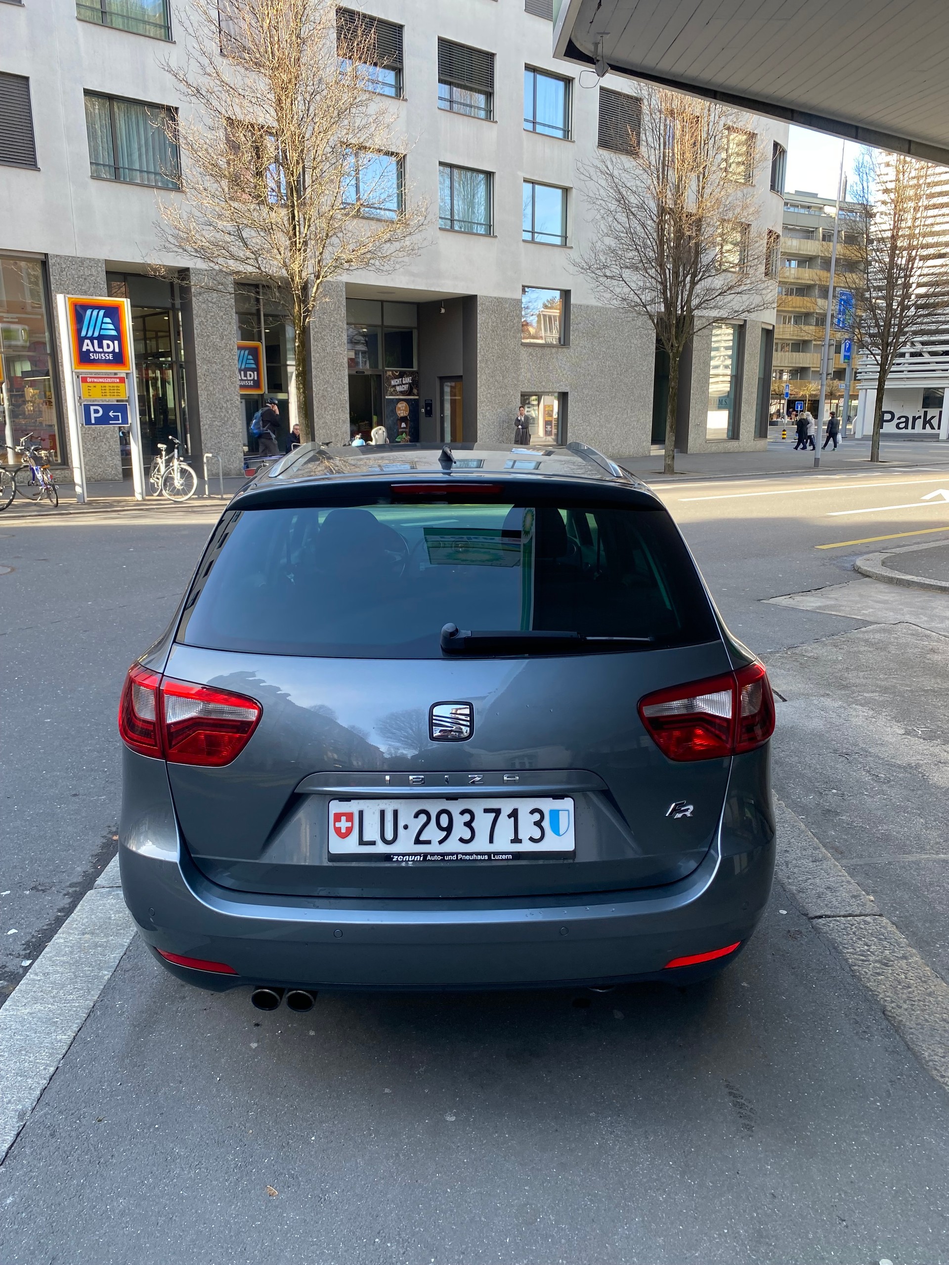 SEAT Ibiza ST 1.4 TSI FR DSG-image-3